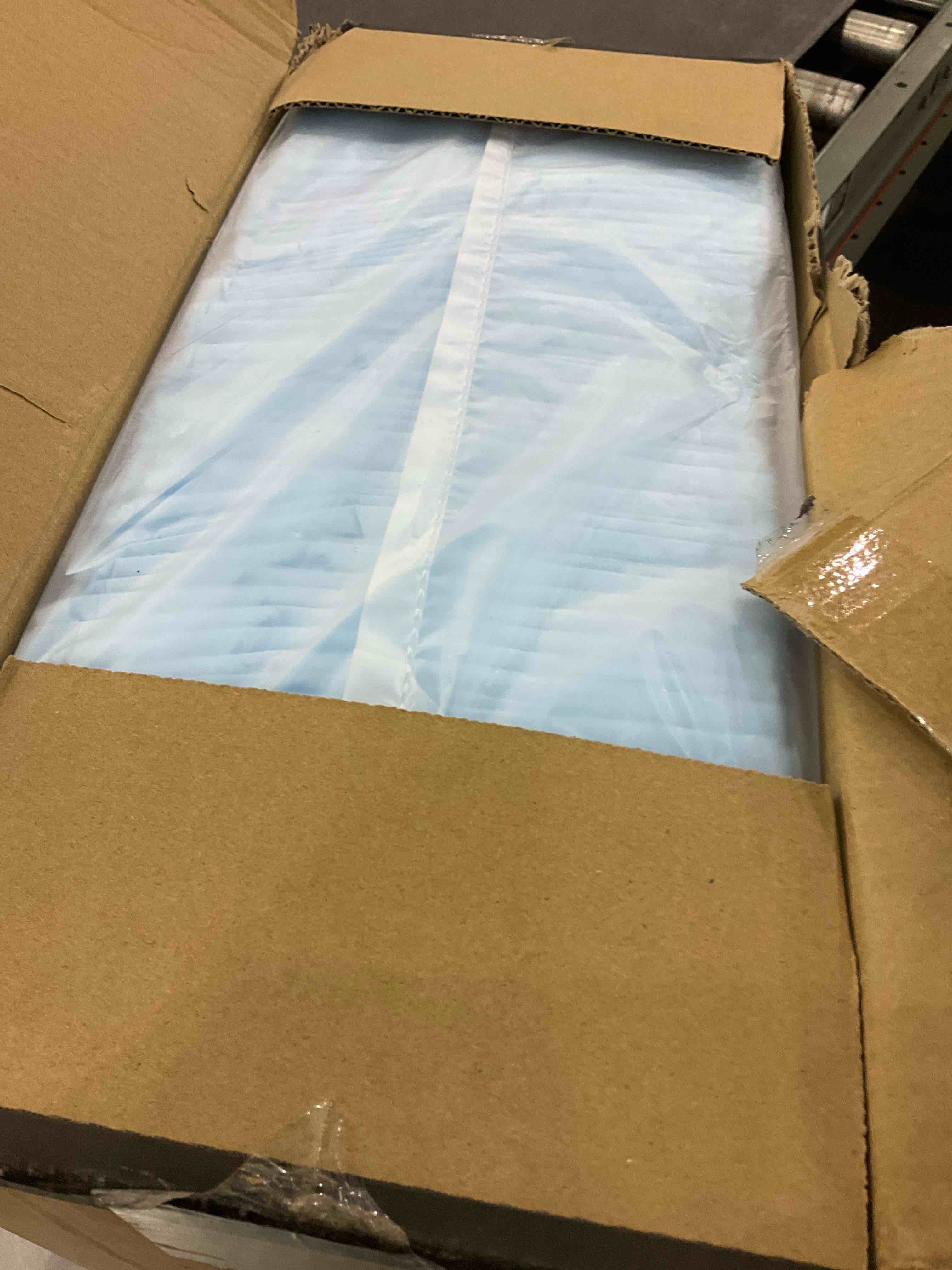 https://s3.amazonaws.com/lotting-images-prod/BargainHunt/EXS01102838_1707828414672.jpeg