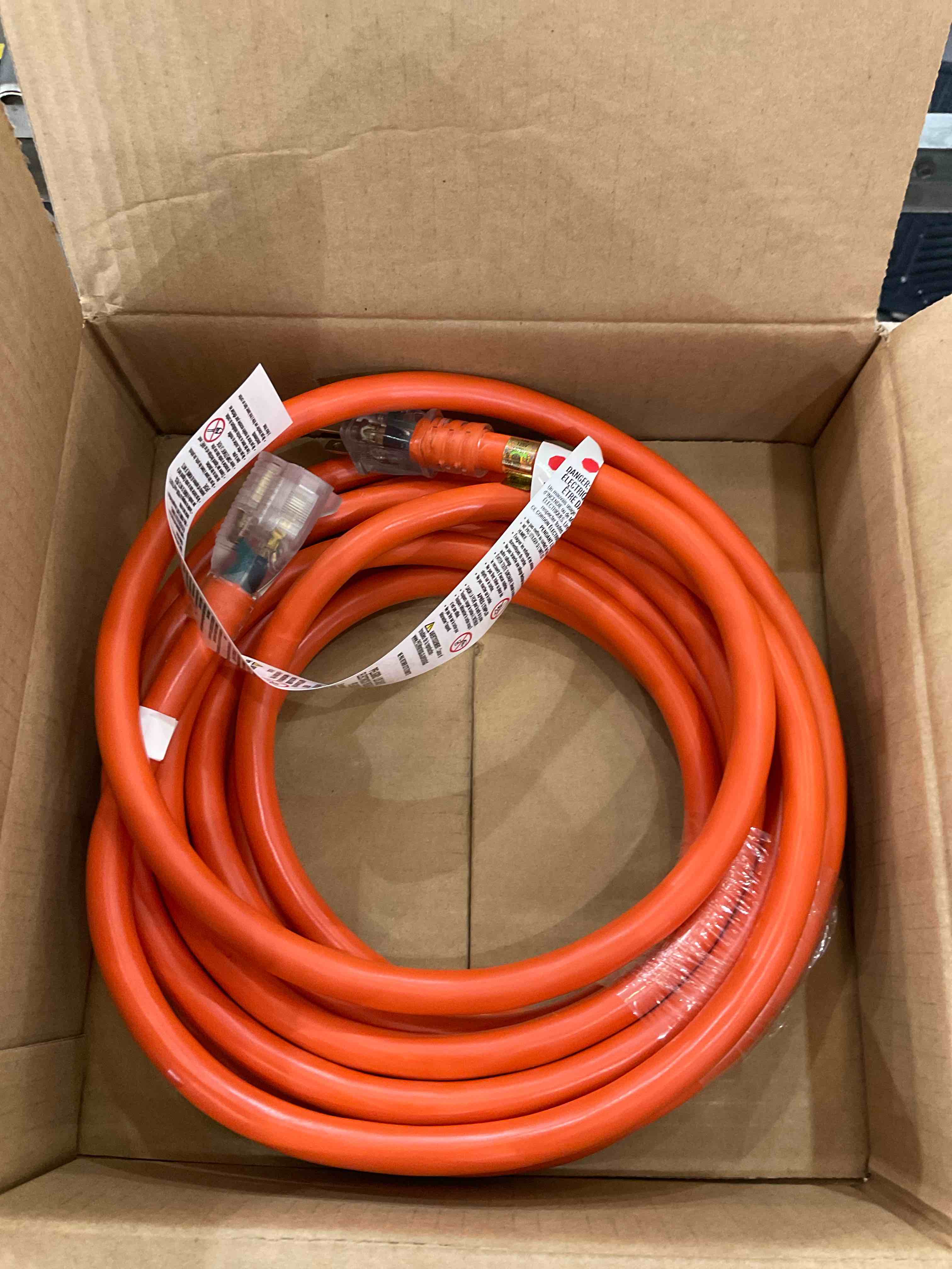 https://s3.amazonaws.com/lotting-images-prod/BargainHunt/EXS01103725_1706640165414.jpeg
