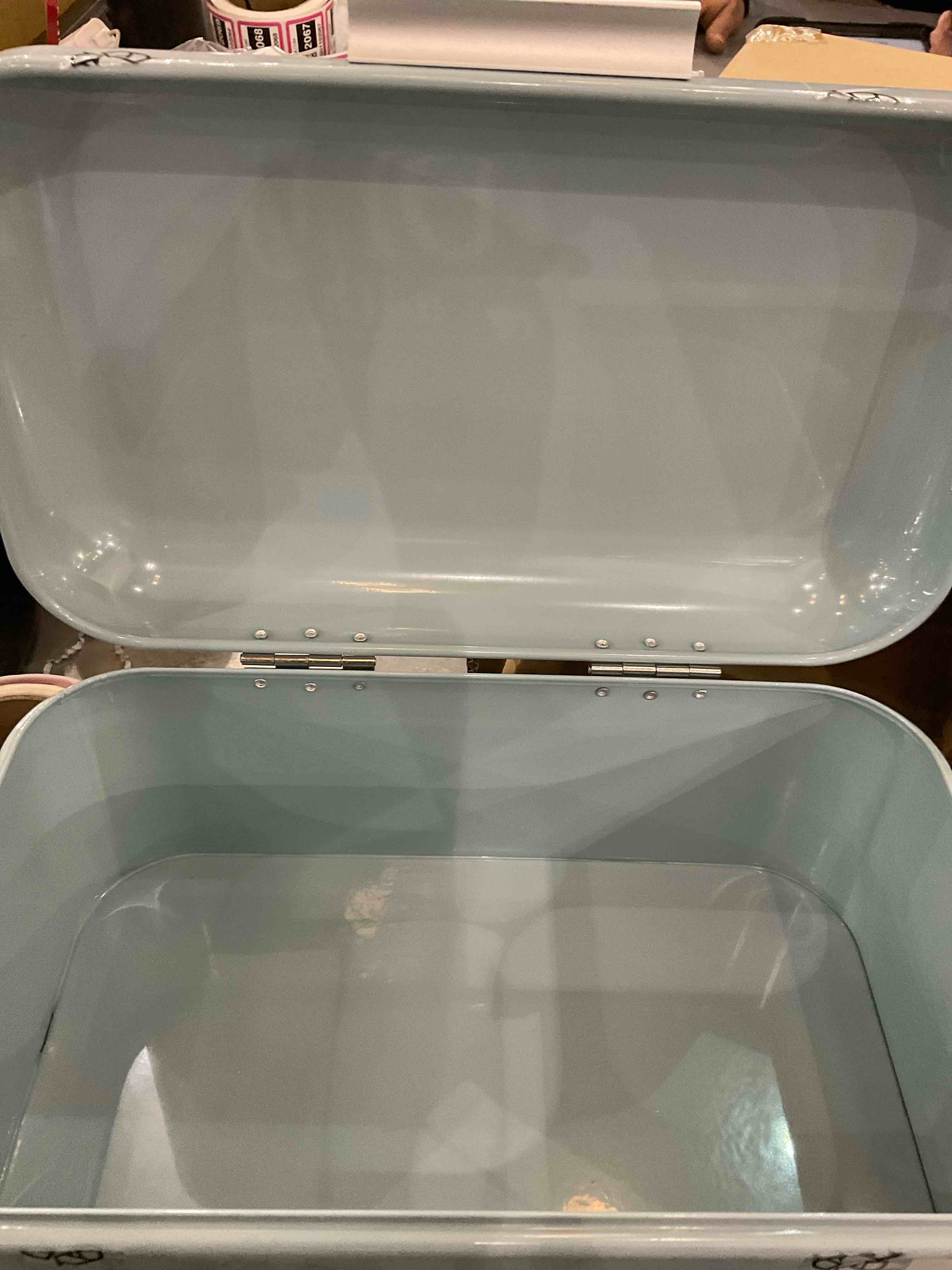 https://s3.amazonaws.com/lotting-images-prod/BargainHunt/EXS01103817_1706715924705.jpeg