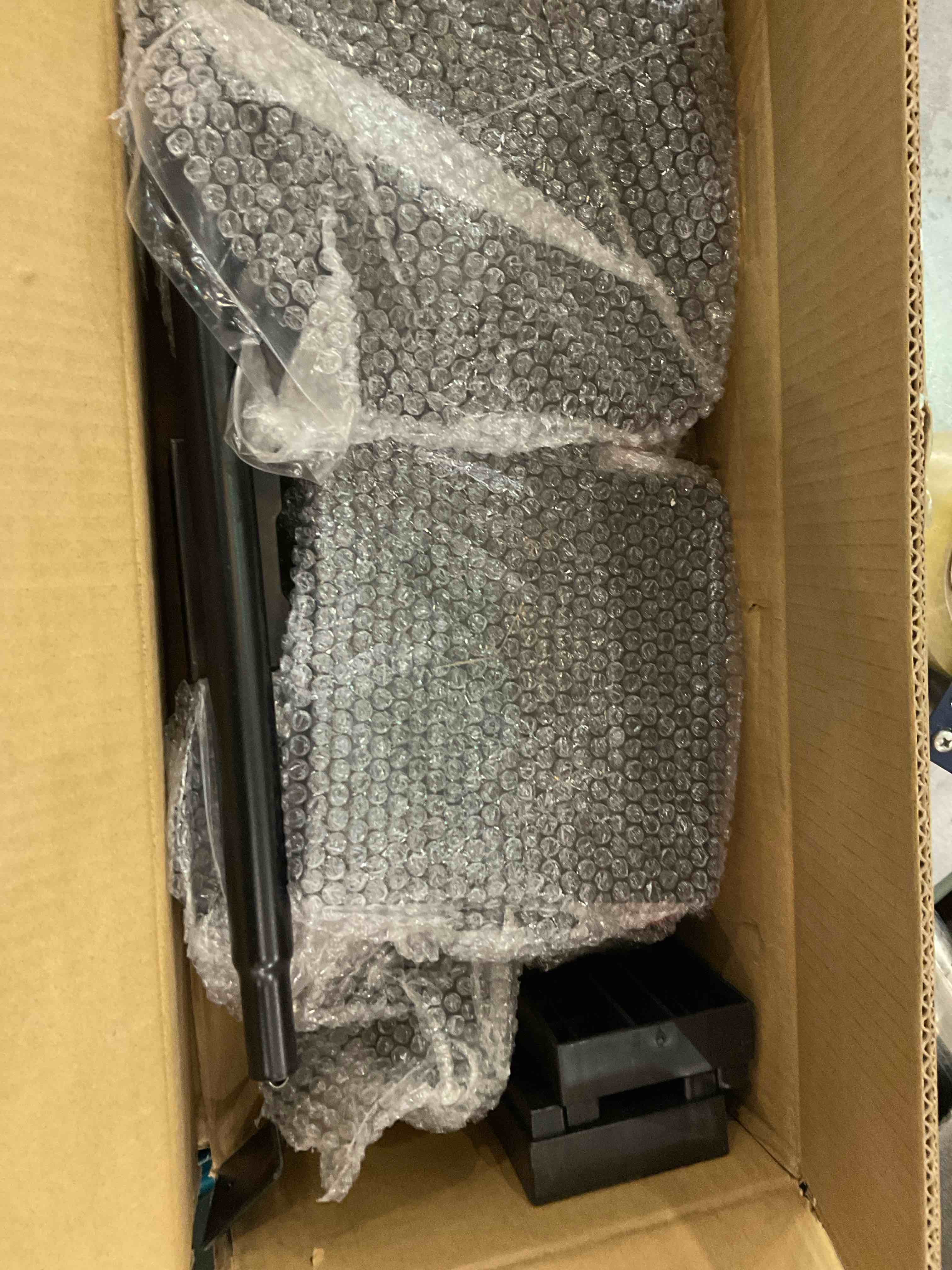 https://s3.amazonaws.com/lotting-images-prod/BargainHunt/EXS01103829_1706717642160.jpeg