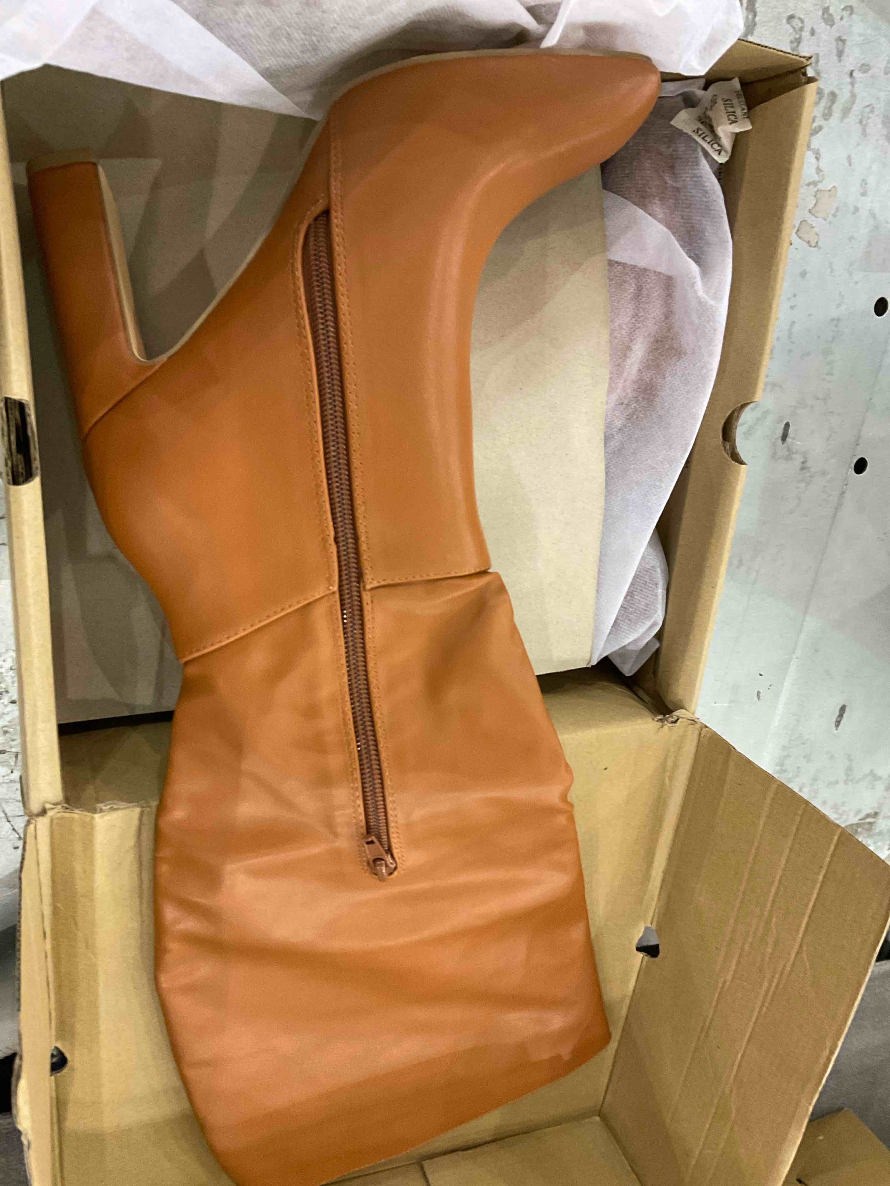 https://s3.amazonaws.com/lotting-images-prod/BargainHunt/EXS01103837_1706718722445.jpeg