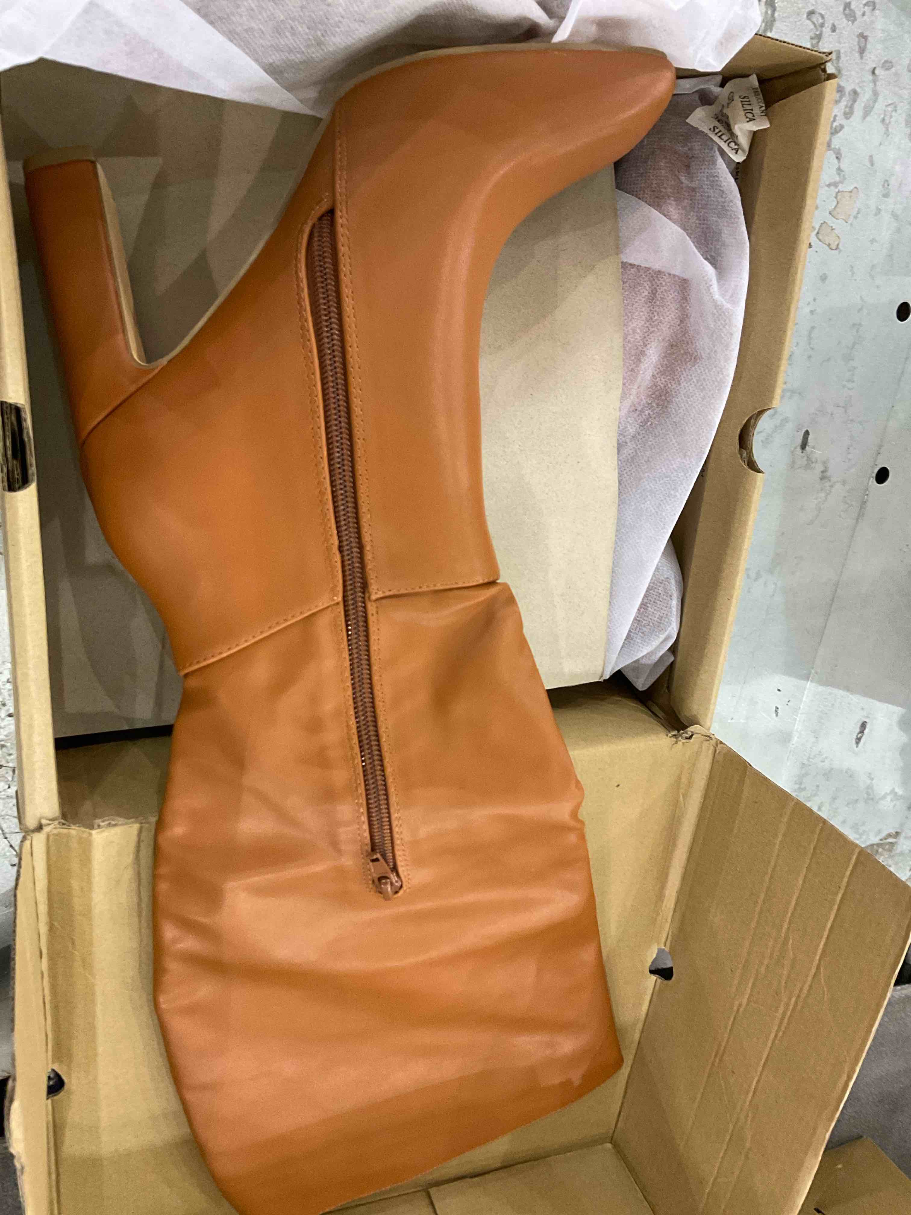 https://s3.amazonaws.com/lotting-images-prod/BargainHunt/EXS01103837_1706718723422.jpeg