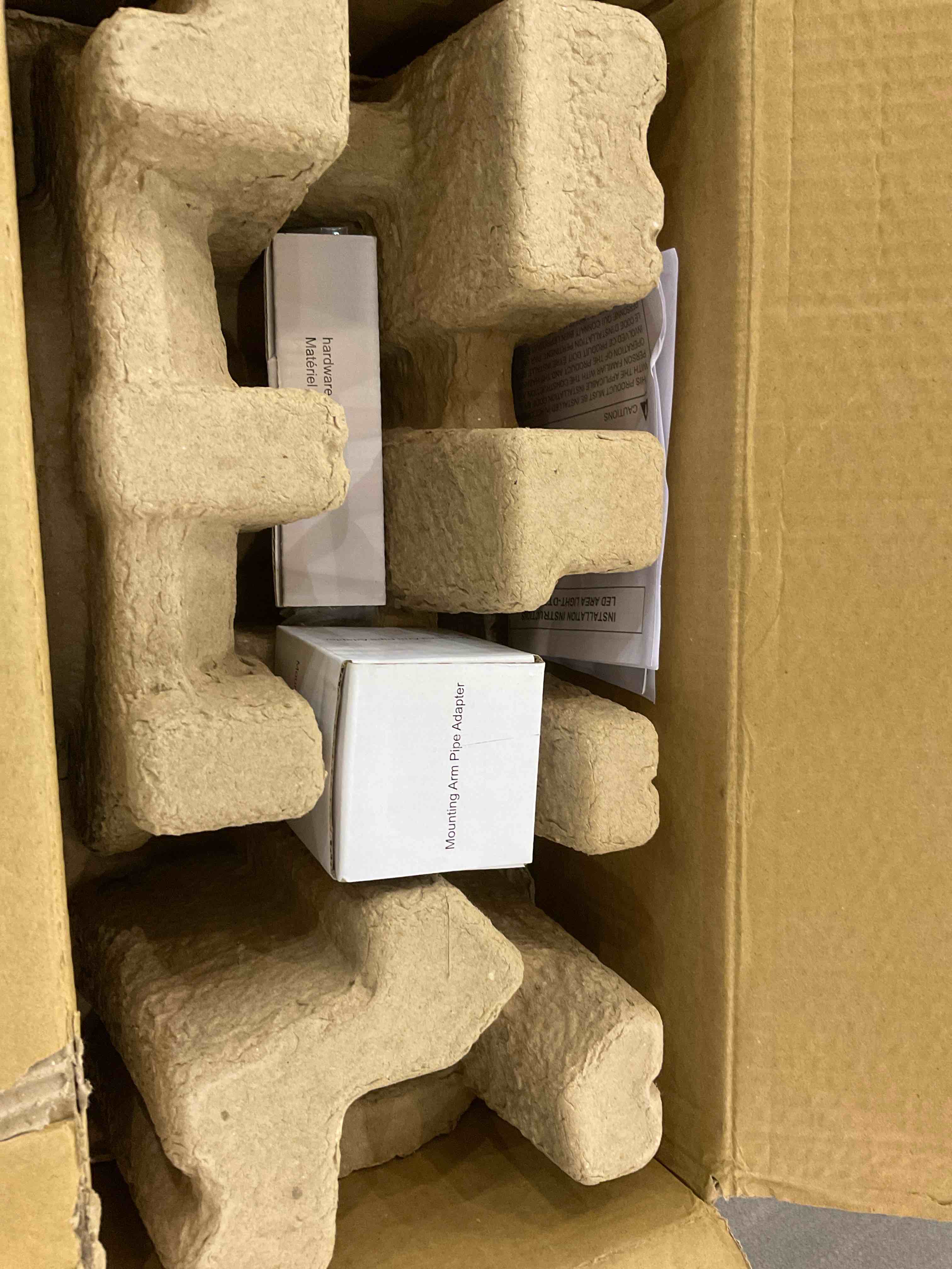 https://s3.amazonaws.com/lotting-images-prod/BargainHunt/EXS01104084_1706898444107.jpeg