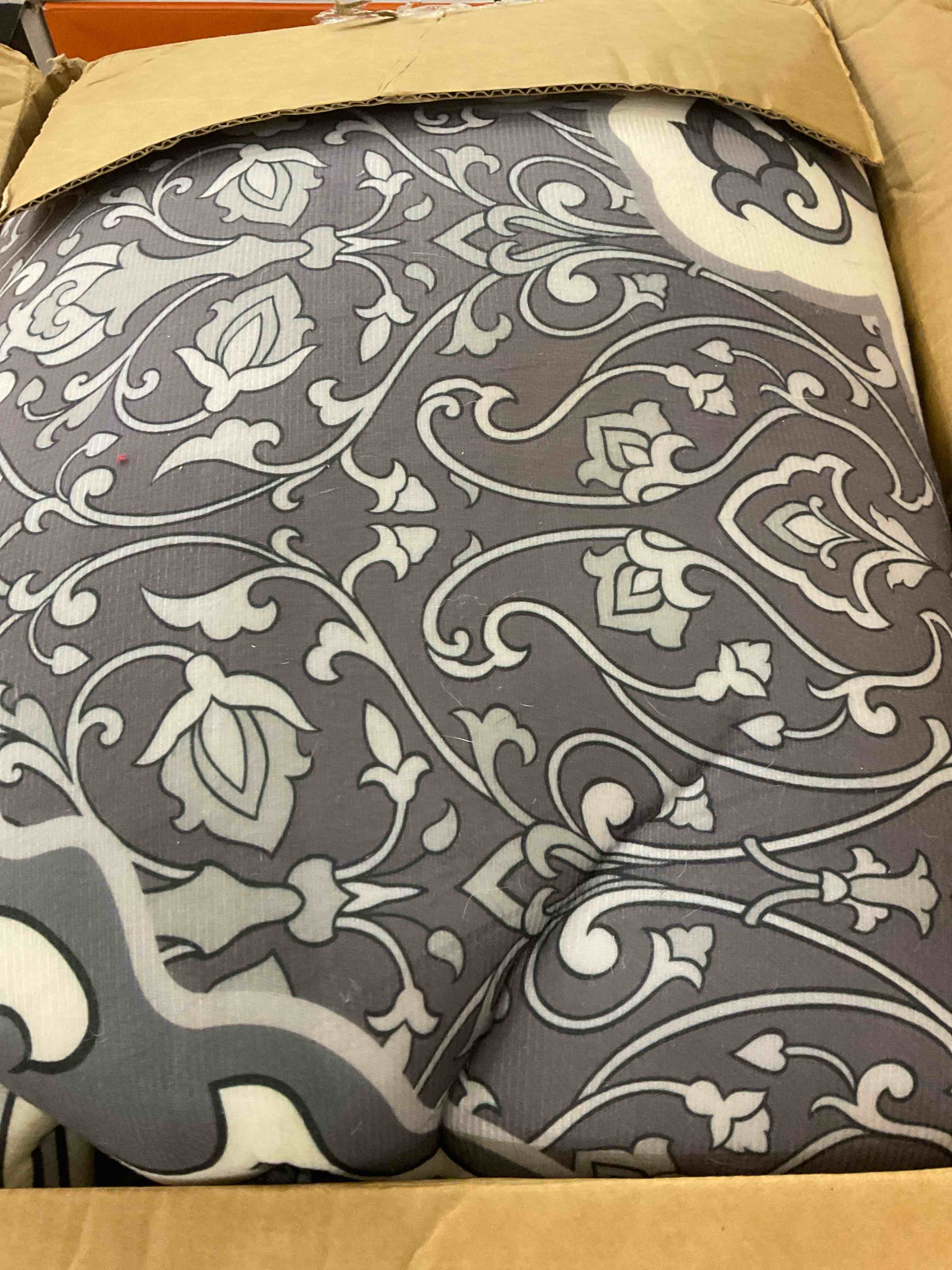 https://s3.amazonaws.com/lotting-images-prod/BargainHunt/EXS01104134_1707162155421.jpeg