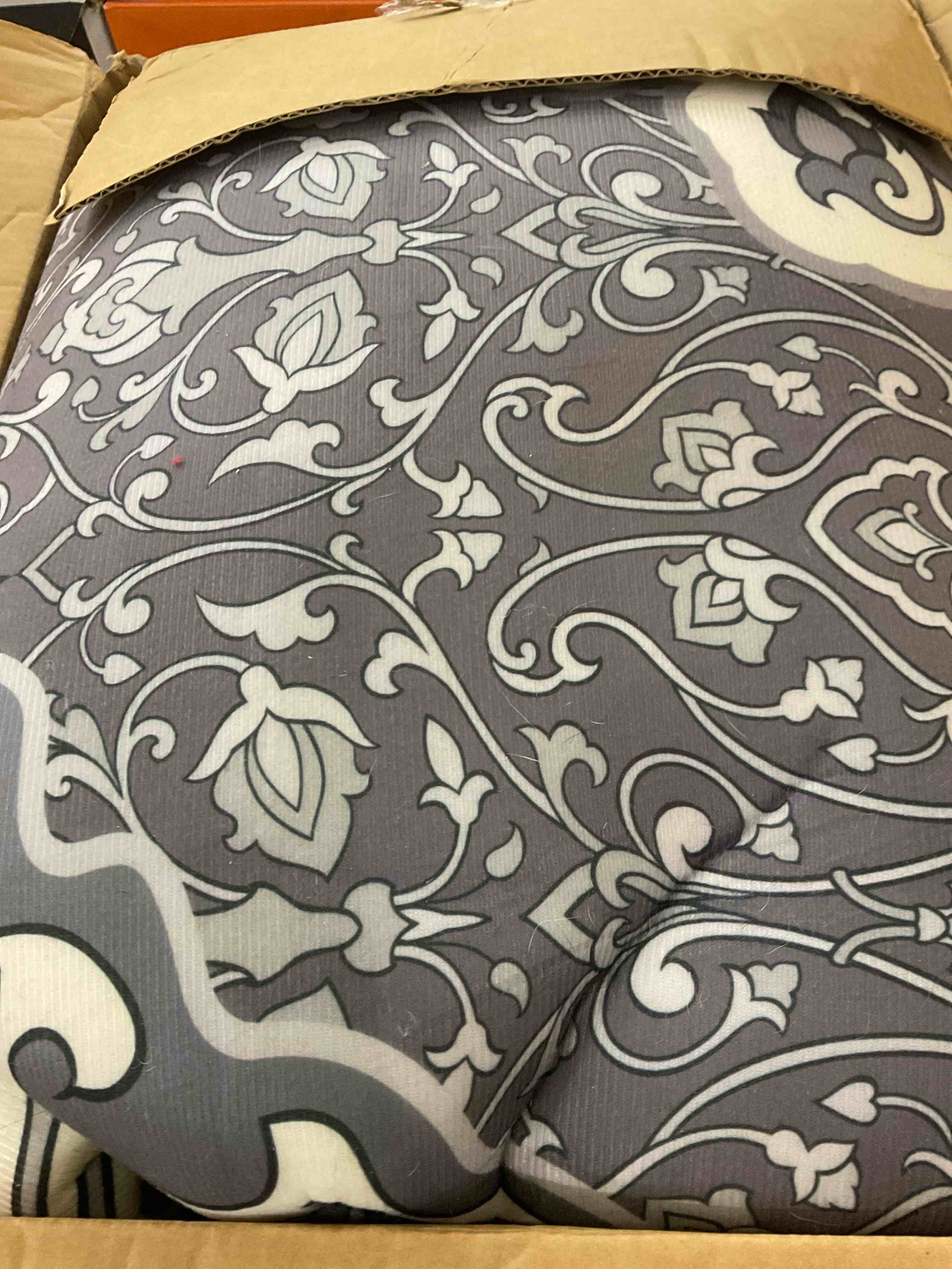 https://s3.amazonaws.com/lotting-images-prod/BargainHunt/EXS01104134_1707162156585.jpeg