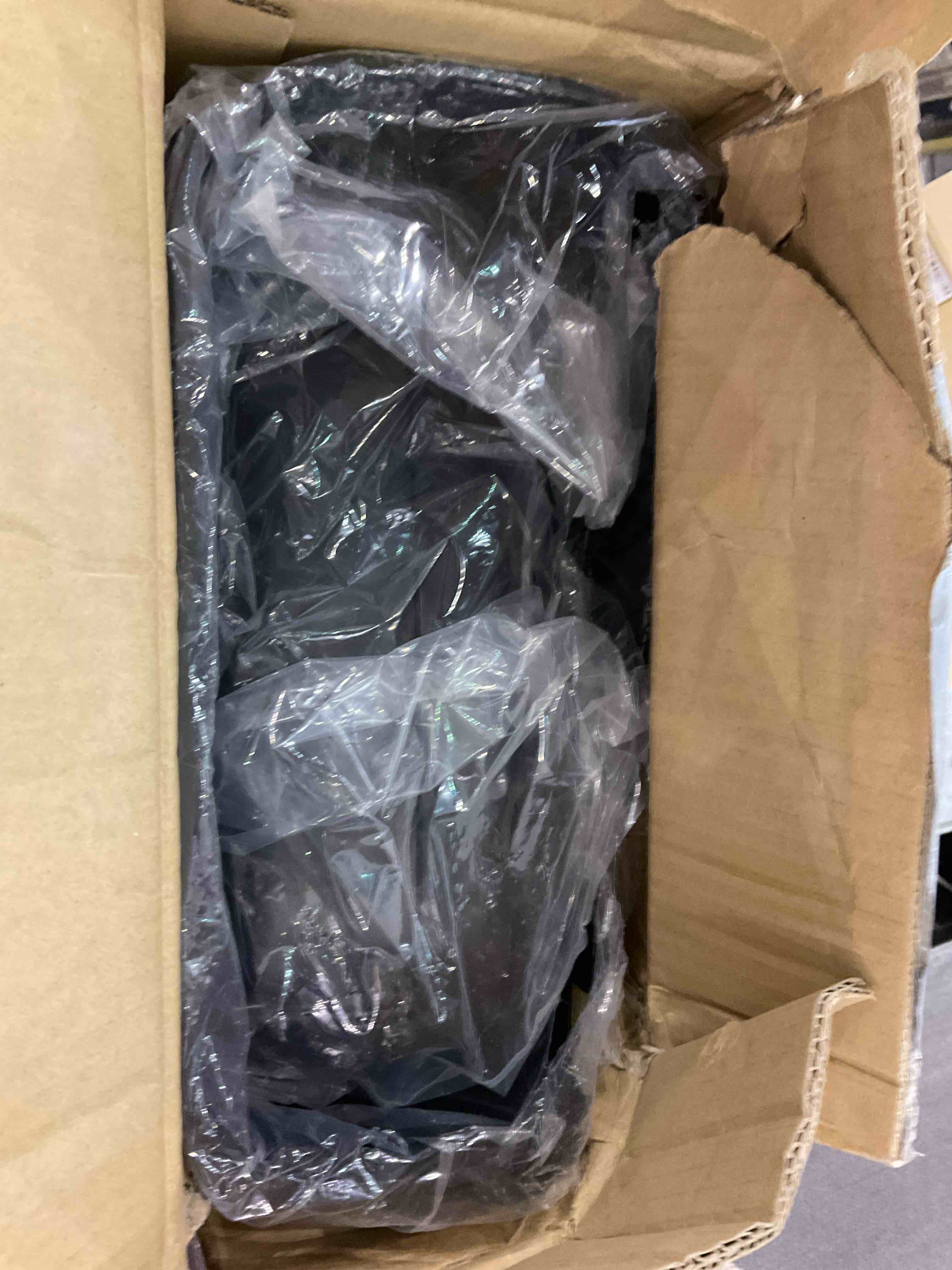 https://s3.amazonaws.com/lotting-images-prod/BargainHunt/EXS01104395_1707396303058.jpeg