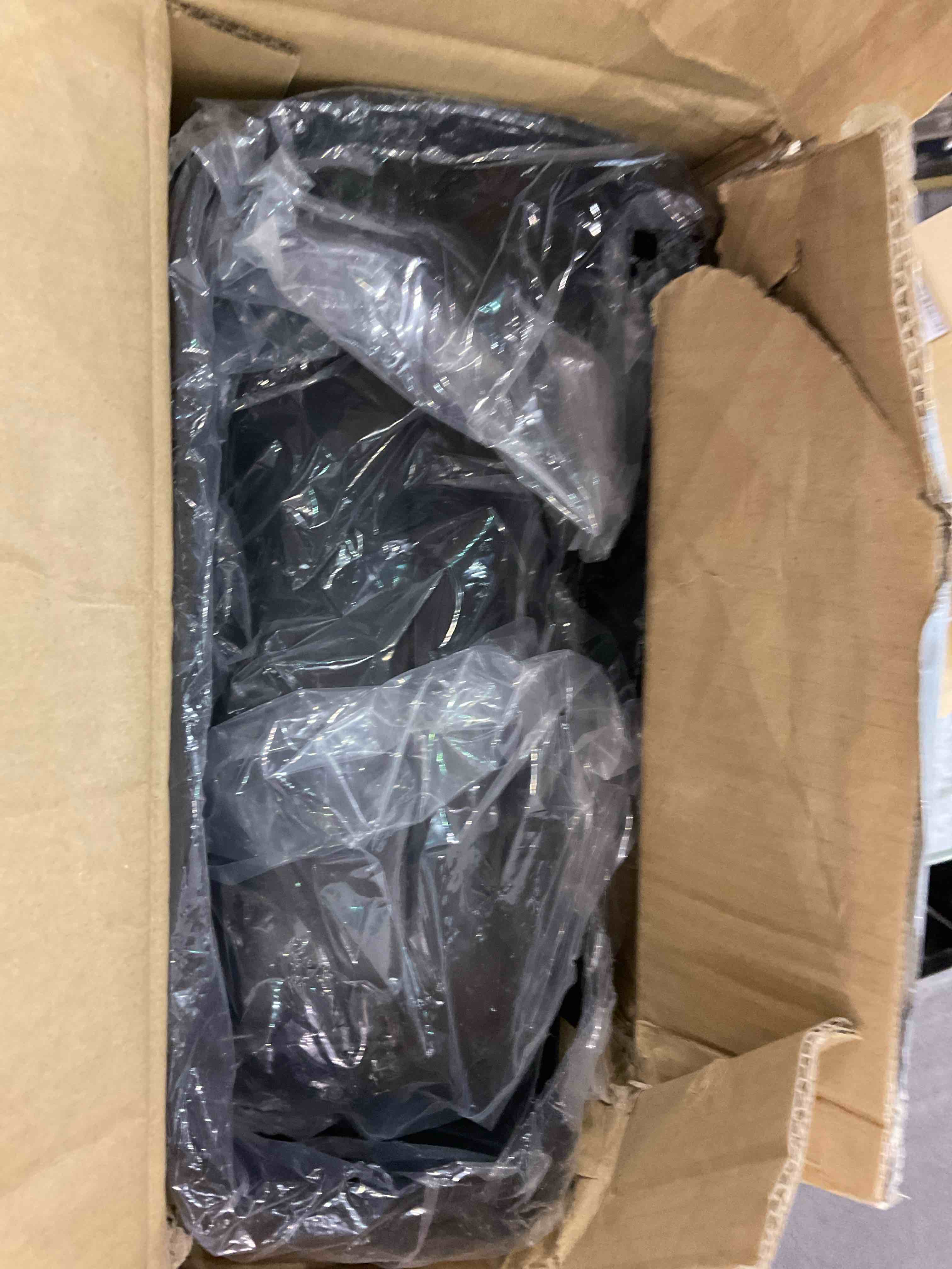 https://s3.amazonaws.com/lotting-images-prod/BargainHunt/EXS01104395_1707396304291.jpeg