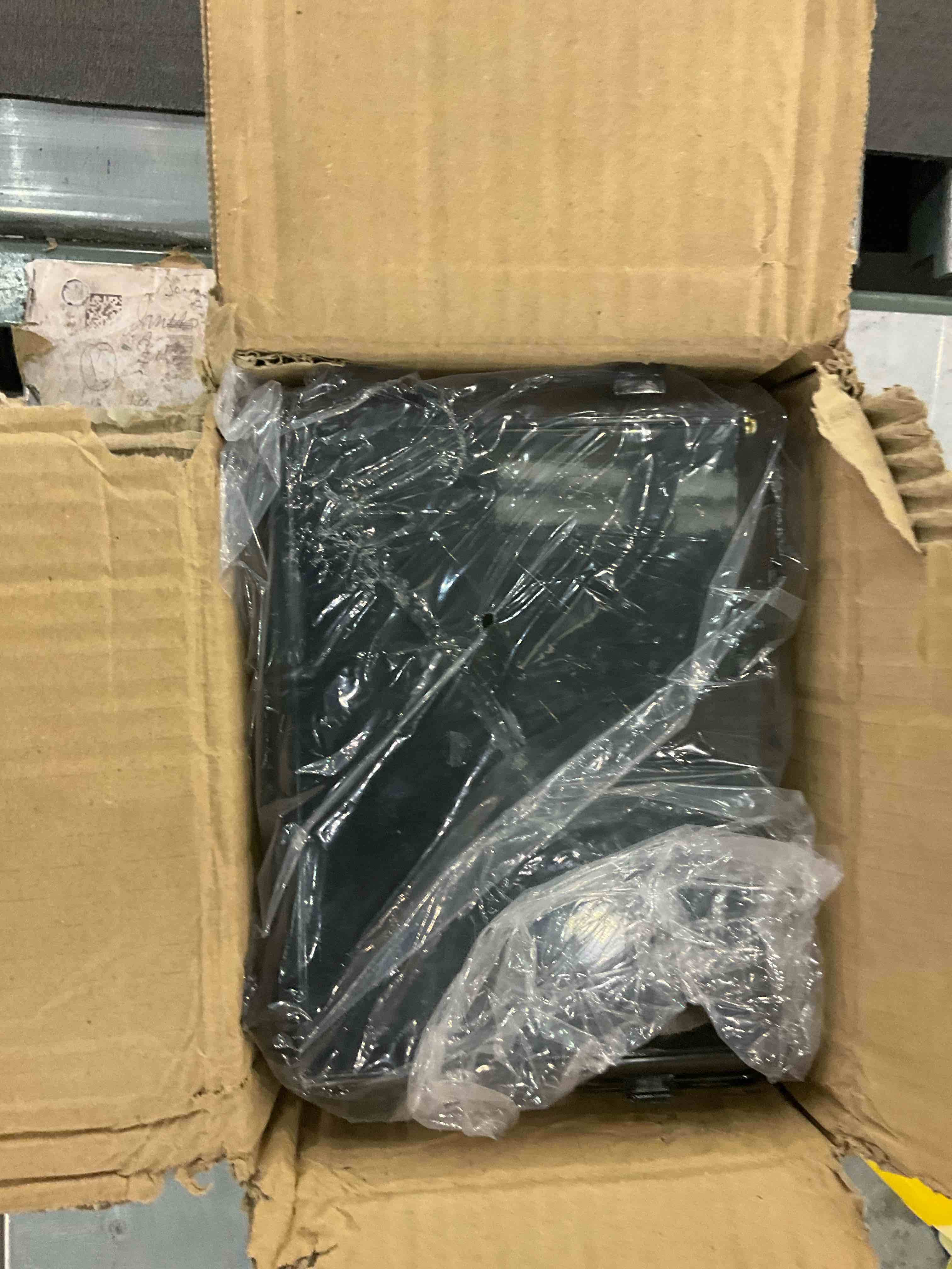 https://s3.amazonaws.com/lotting-images-prod/BargainHunt/EXS01104545_1706707886137.jpeg