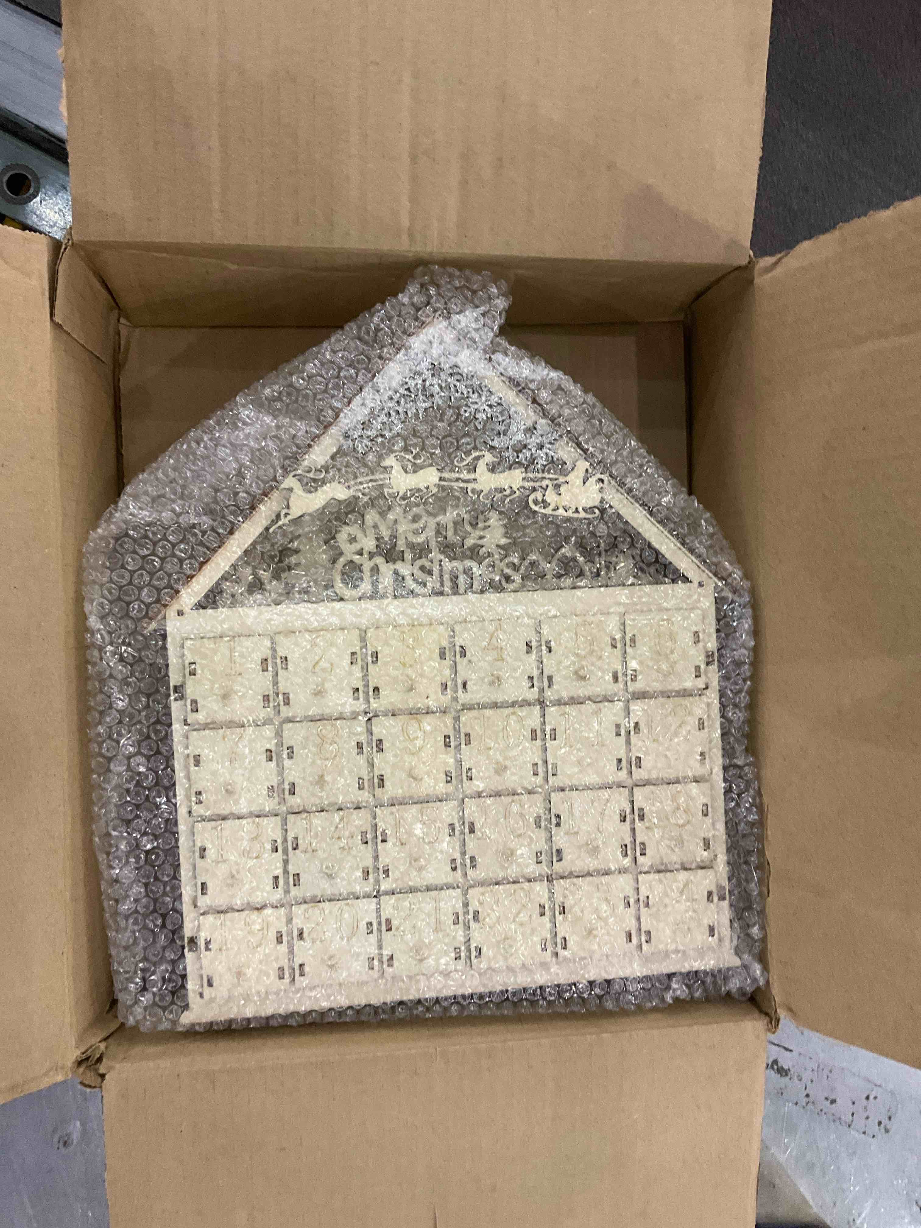 https://s3.amazonaws.com/lotting-images-prod/BargainHunt/EXS01104546_1706707978345.jpeg