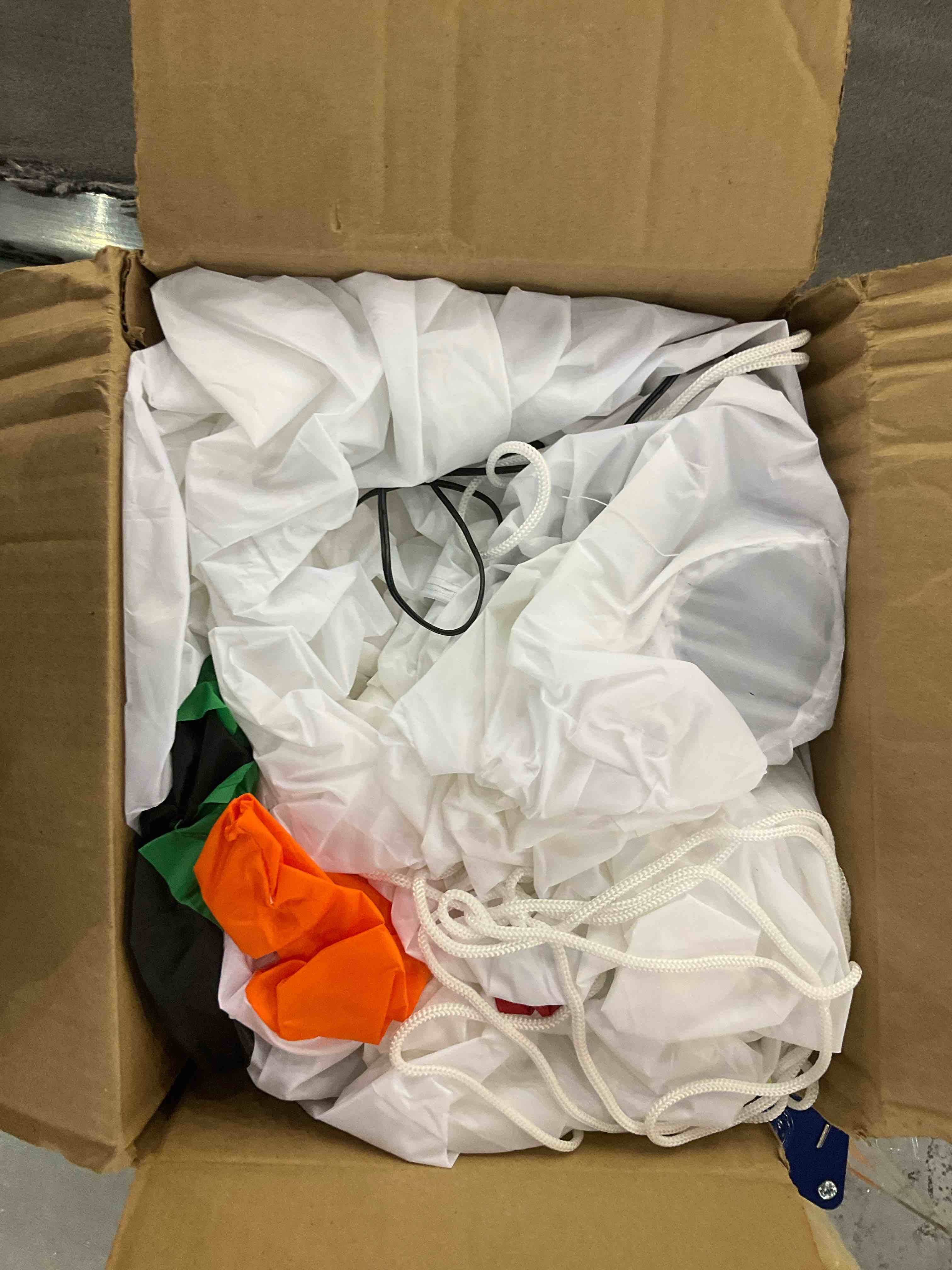 https://s3.amazonaws.com/lotting-images-prod/BargainHunt/EXS01104547_1706708085012.jpeg