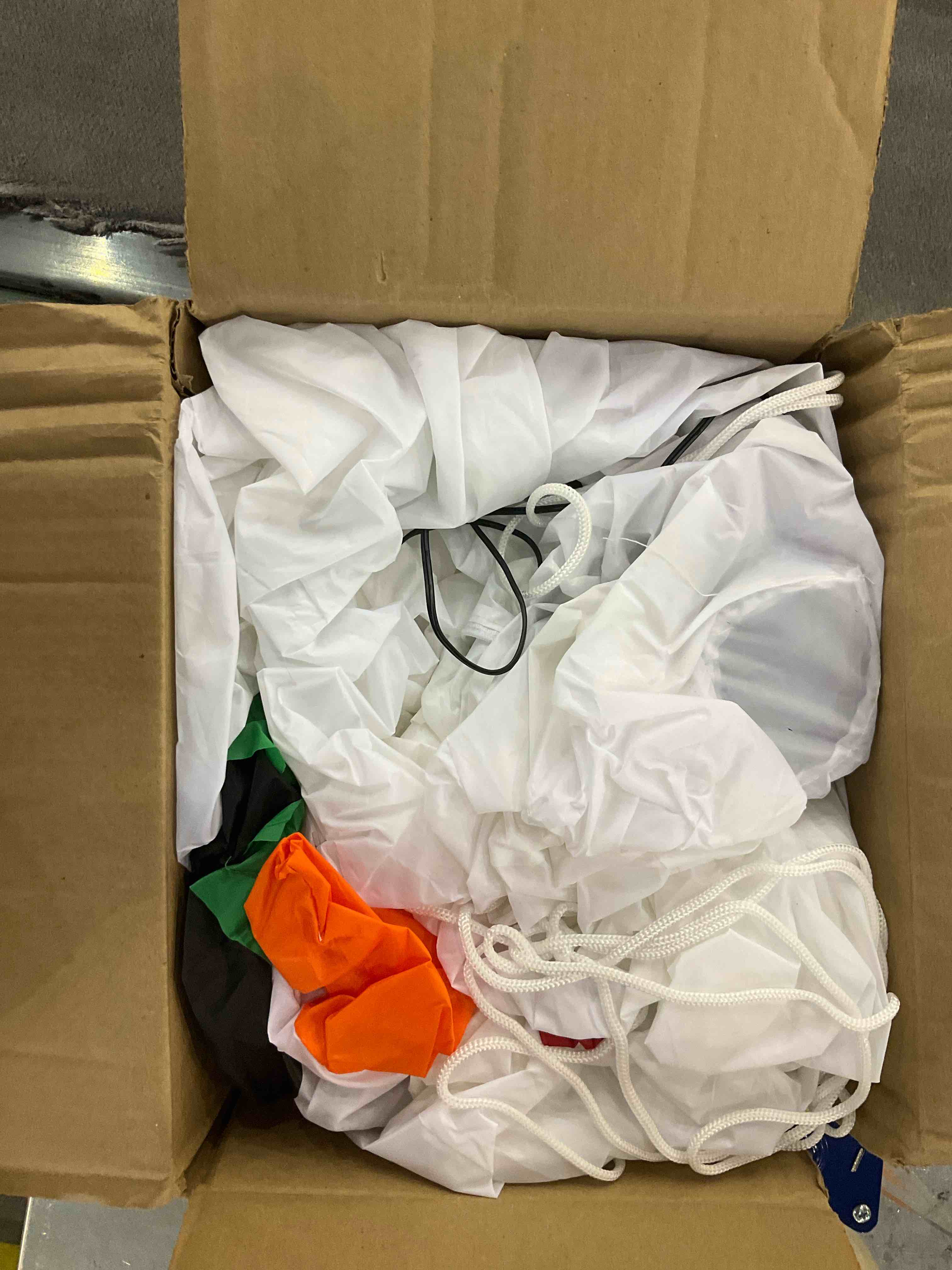 https://s3.amazonaws.com/lotting-images-prod/BargainHunt/EXS01104547_1706708087106.jpeg