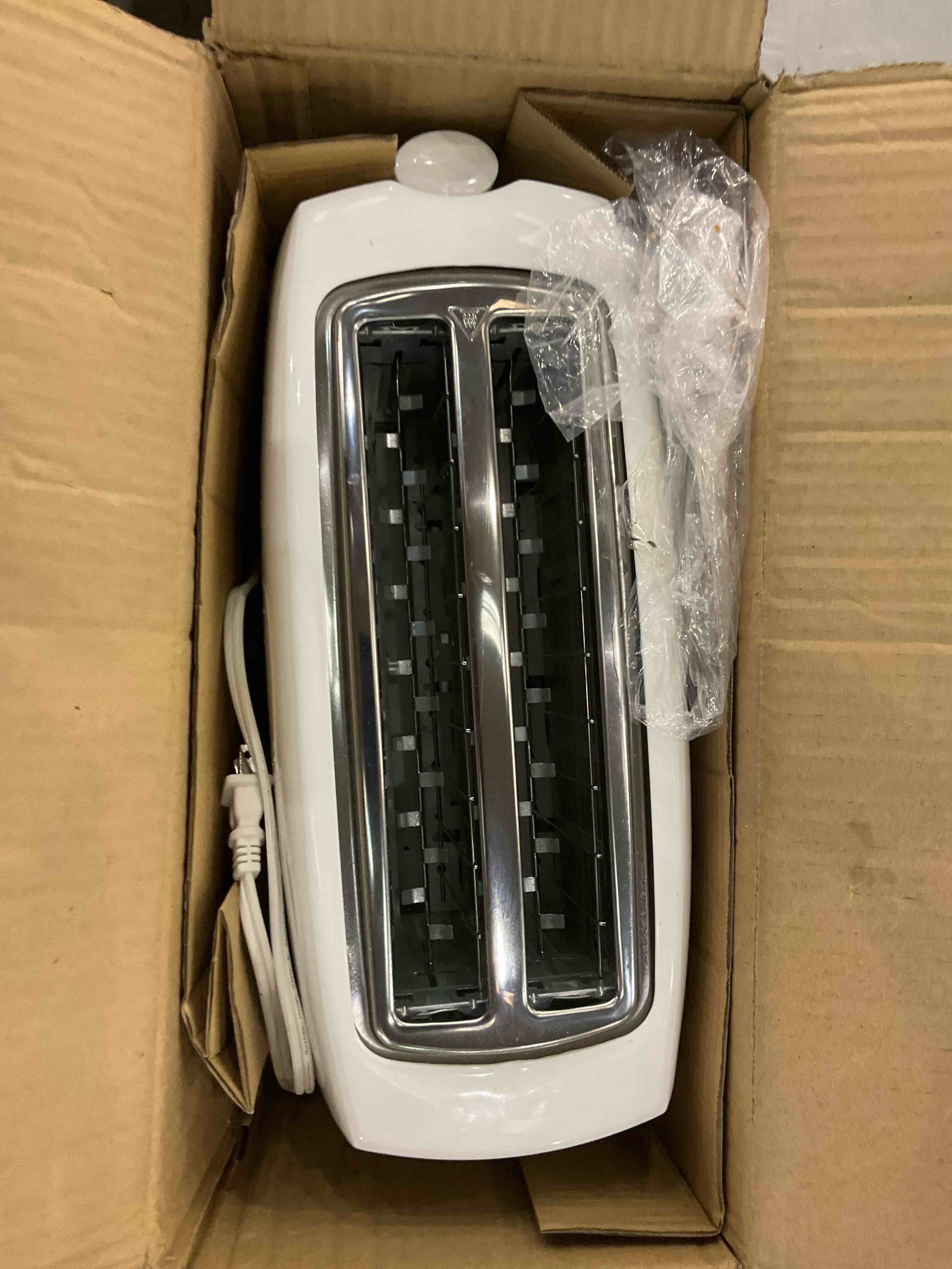 https://s3.amazonaws.com/lotting-images-prod/BargainHunt/EXS01104594_1706716578489.jpeg