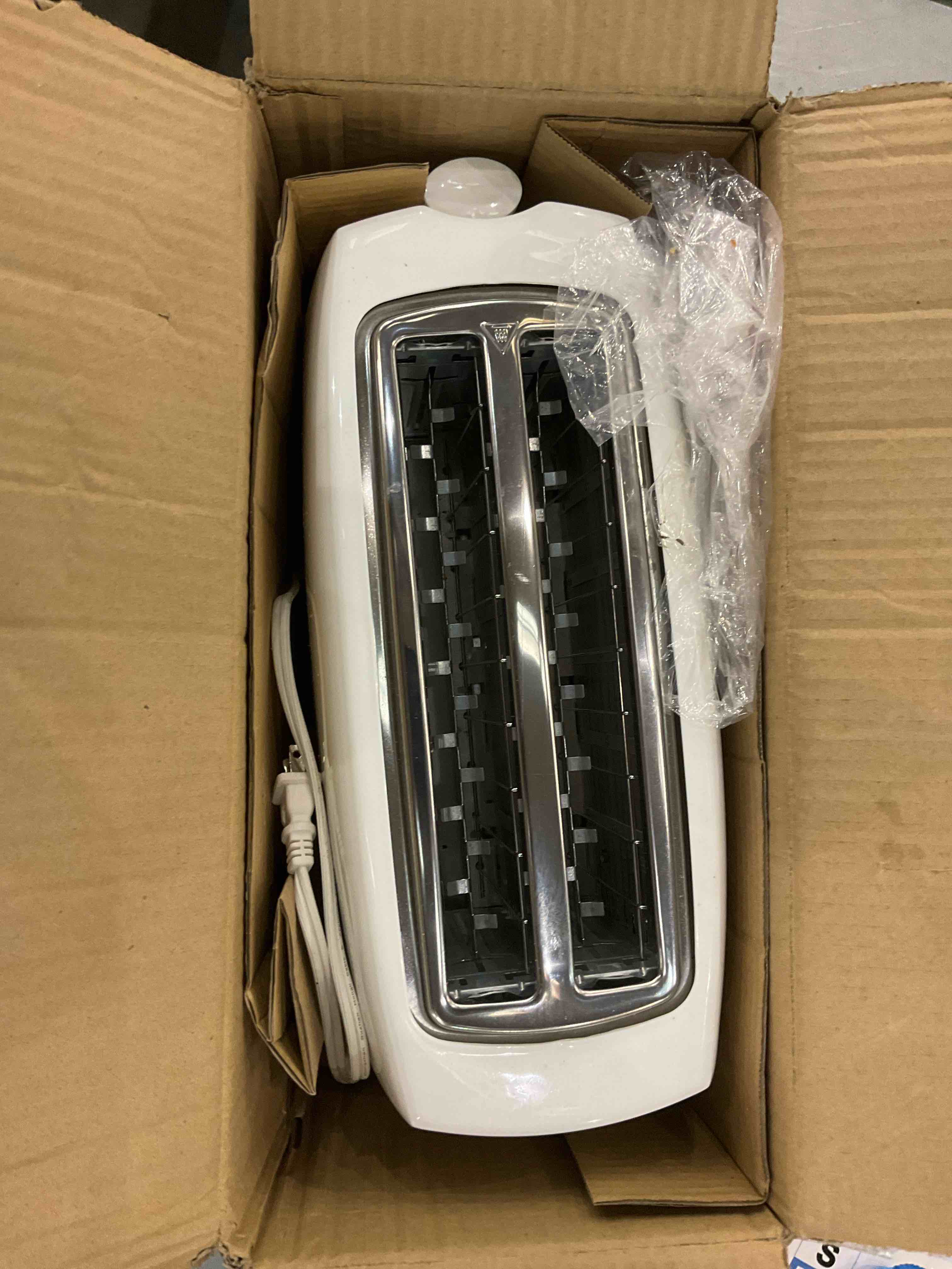 https://s3.amazonaws.com/lotting-images-prod/BargainHunt/EXS01104594_1706716579843.jpeg