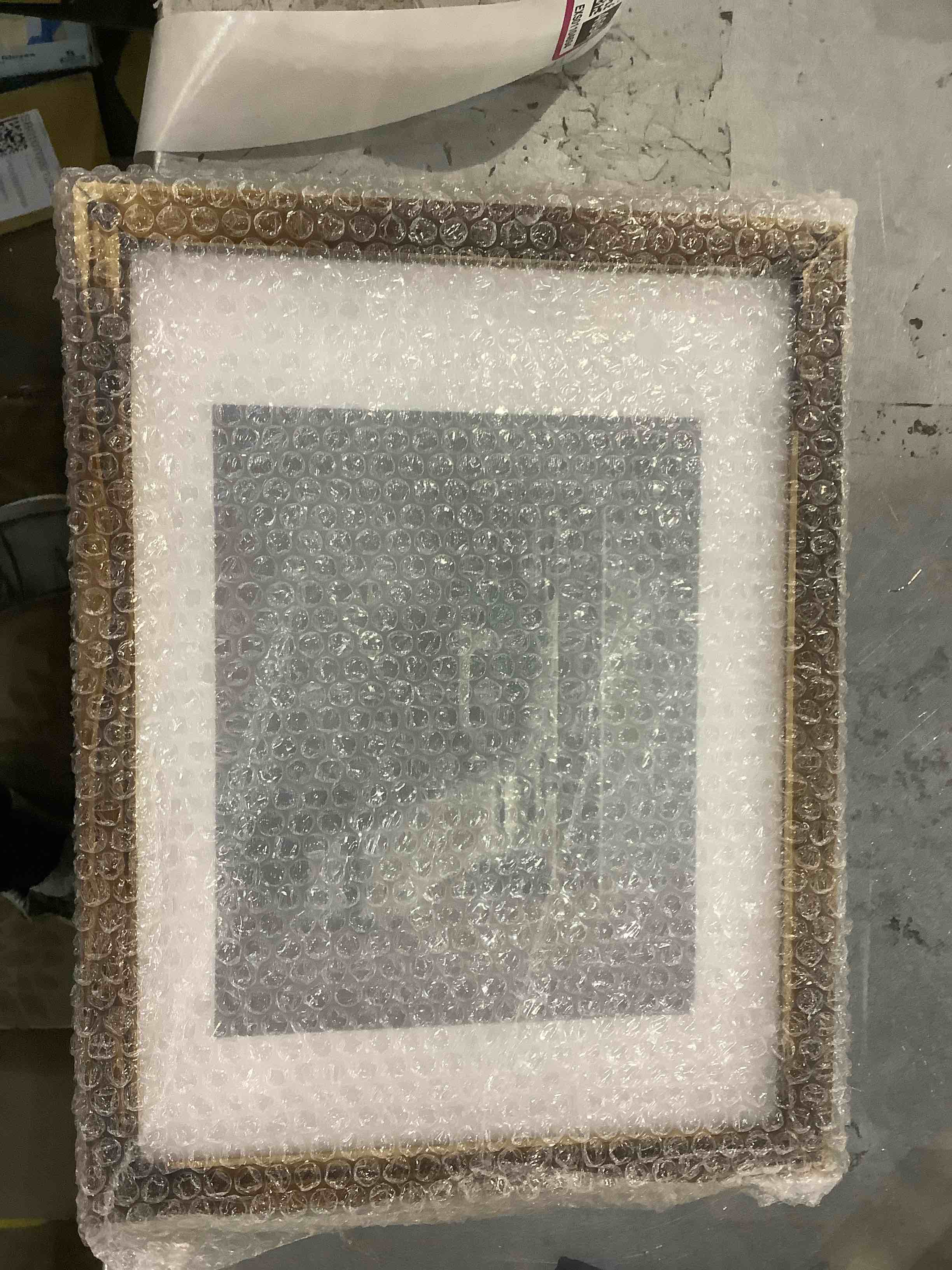 https://s3.amazonaws.com/lotting-images-prod/BargainHunt/EXS01104694_1706791535240.jpeg
