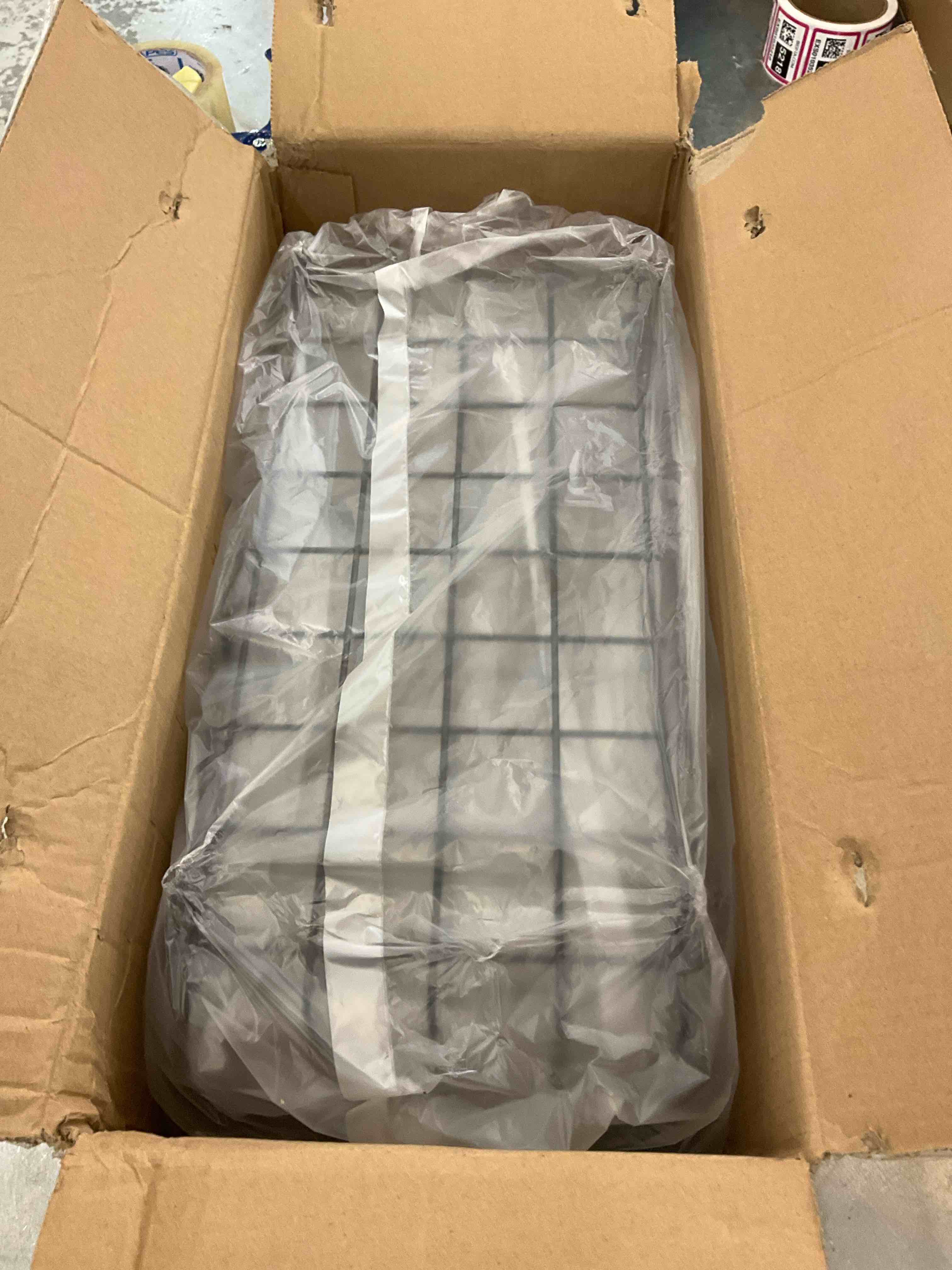 https://s3.amazonaws.com/lotting-images-prod/BargainHunt/EXS01104867_1708969863874.jpeg