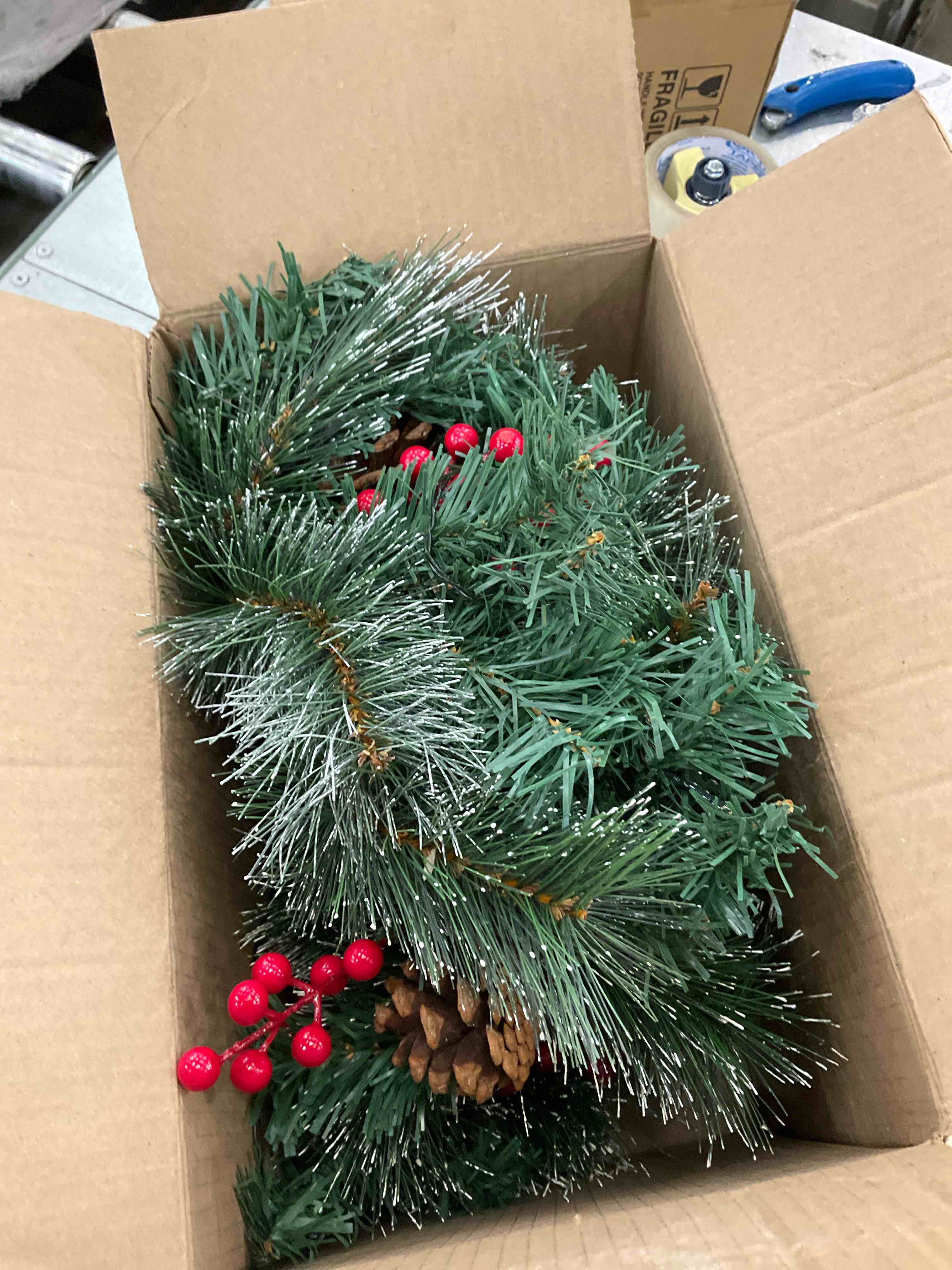 Sunnyglade 35.4 in Pre-lit Christmas Mail Box Swag Garland Artificial Pine Rattan with 30 LED Lights,Pine Cone and Red Berries for Holiday Indoor Party Decoration