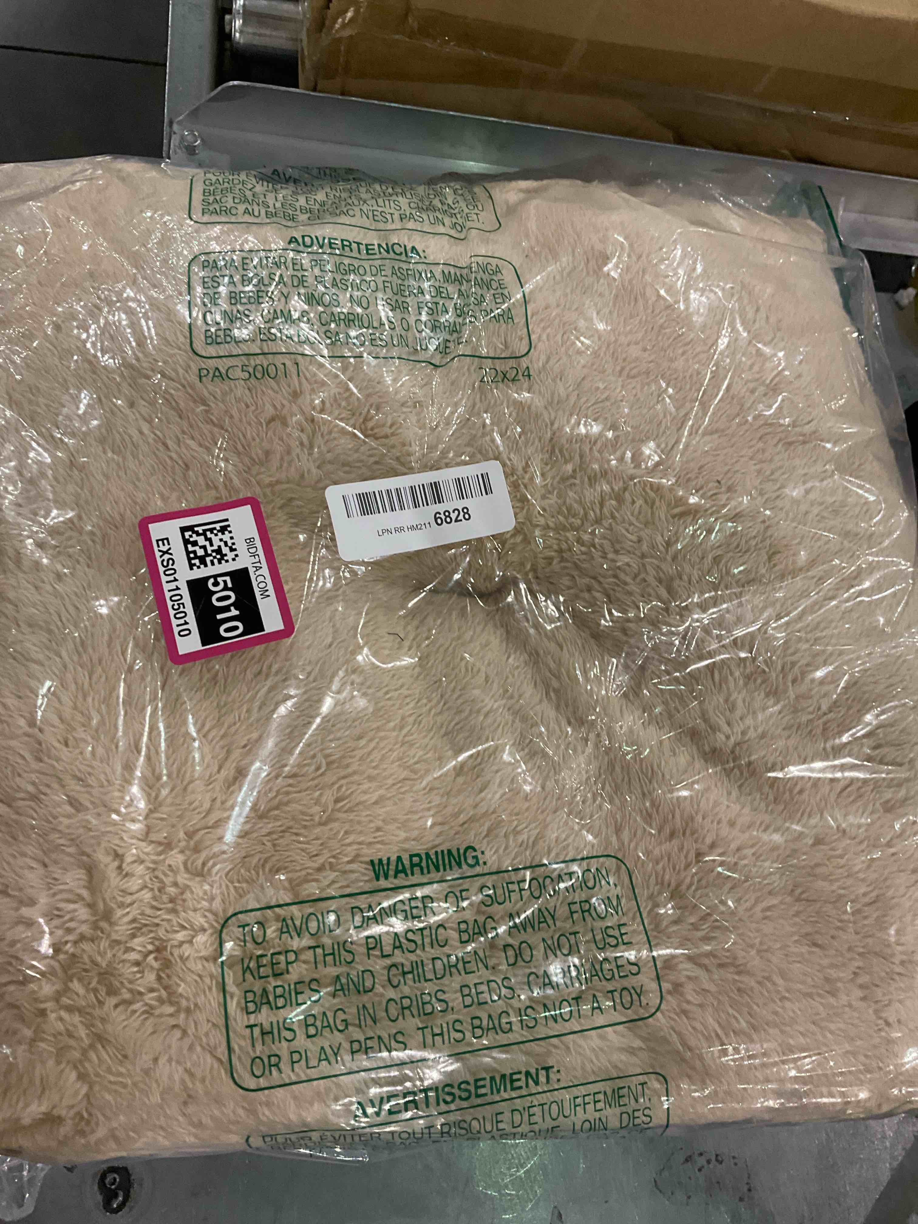 https://s3.amazonaws.com/lotting-images-prod/BargainHunt/EXS01105010_1706876981003.jpeg