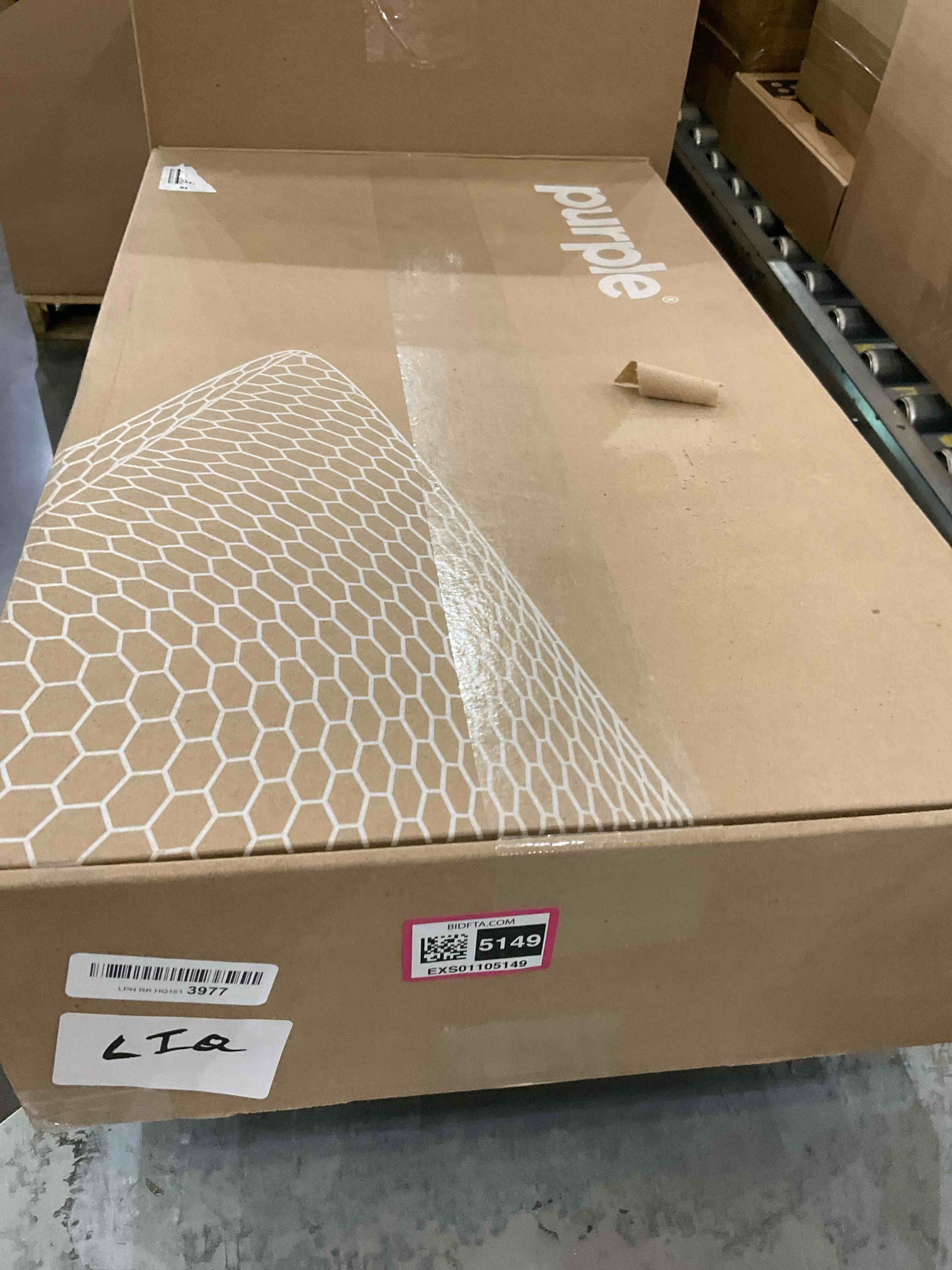 https://s3.amazonaws.com/lotting-images-prod/BargainHunt/EXS01105149_1706898406789.jpeg