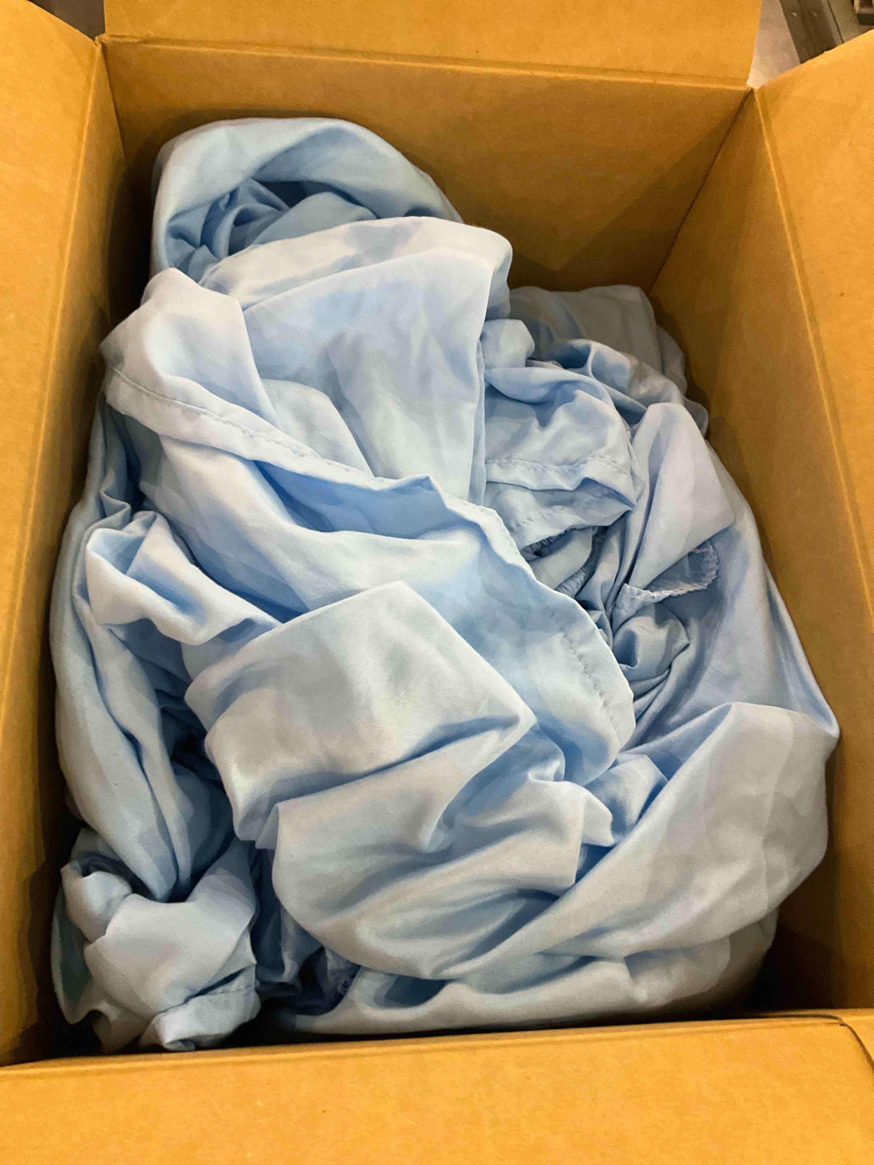 https://s3.amazonaws.com/lotting-images-prod/BargainHunt/EXS01105186_1707224562942.jpeg