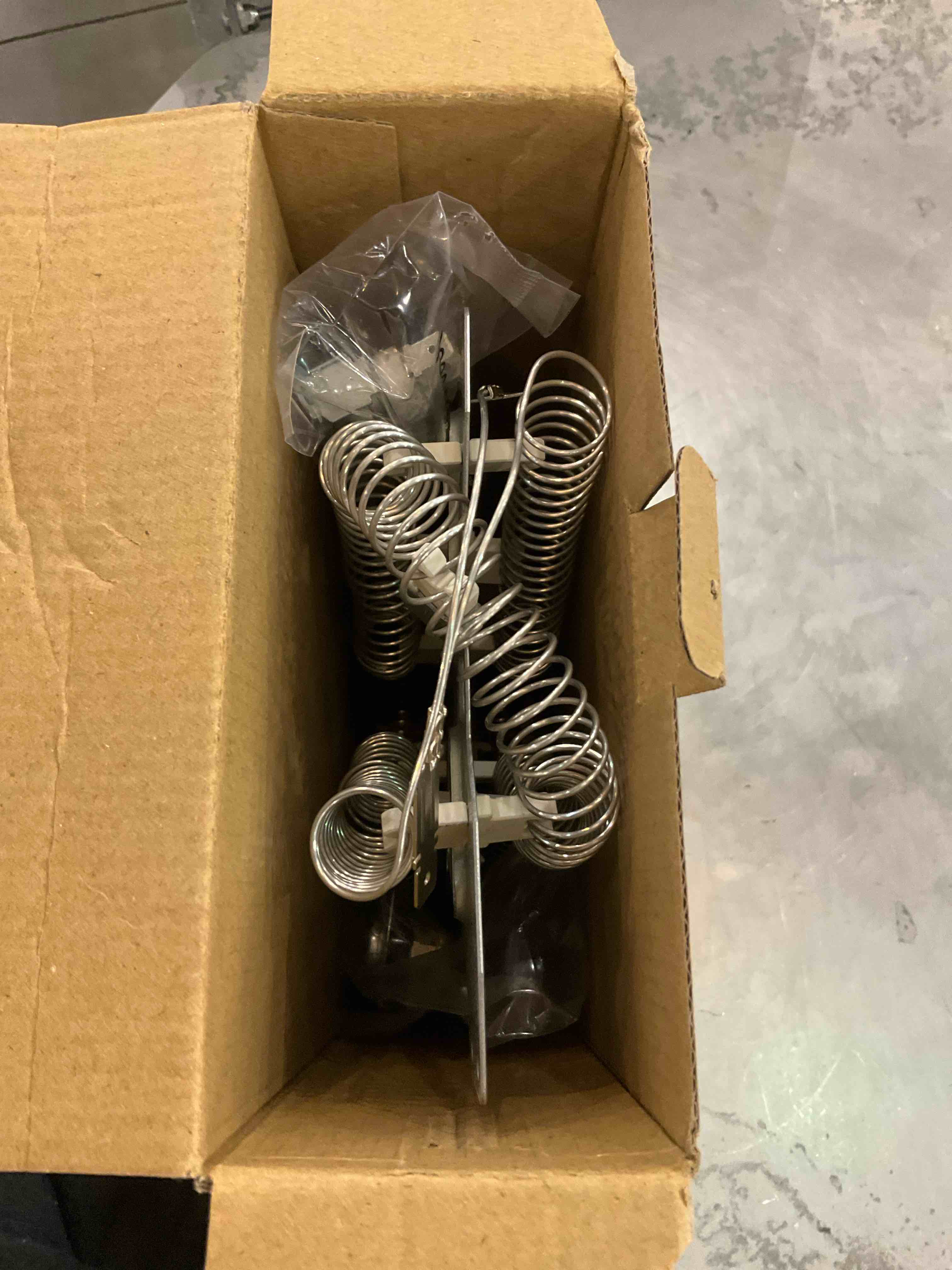 https://s3.amazonaws.com/lotting-images-prod/BargainHunt/EXS01105250_1707242746944.jpeg