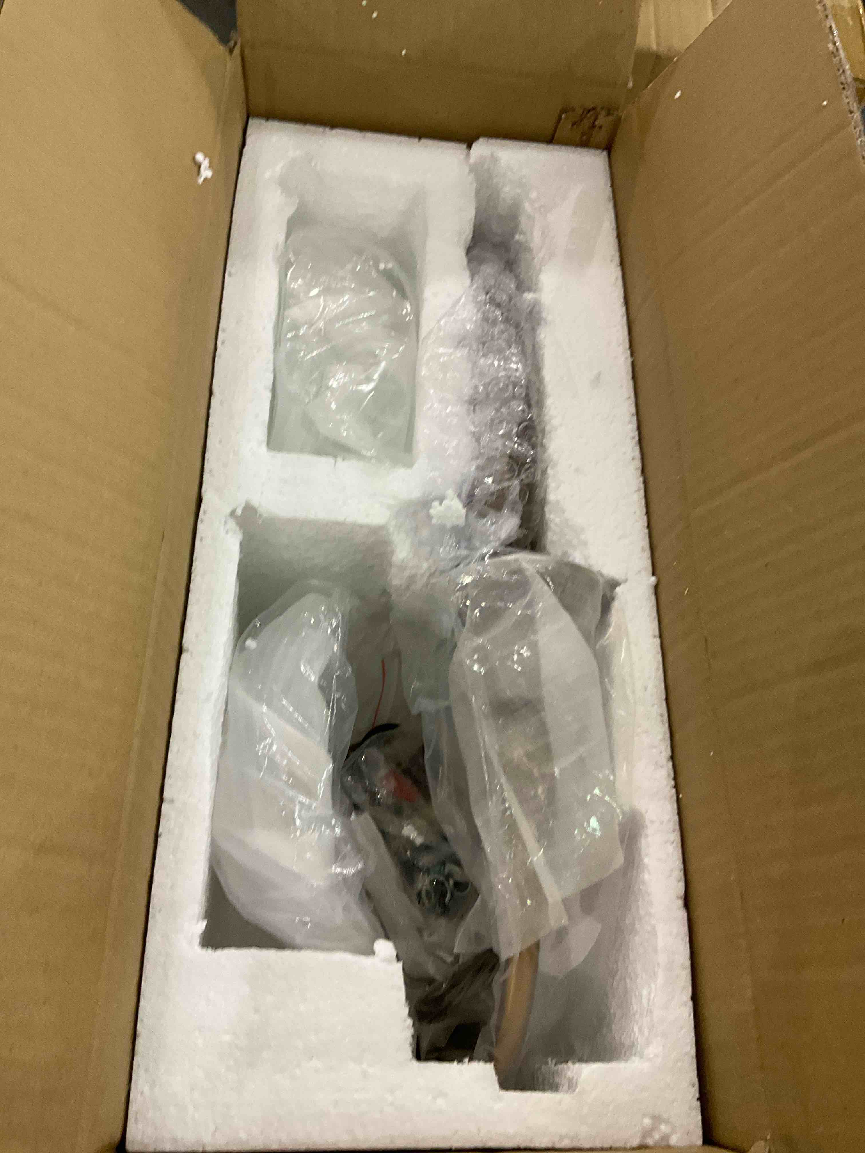https://s3.amazonaws.com/lotting-images-prod/BargainHunt/EXS01105341_1707316198430.jpeg