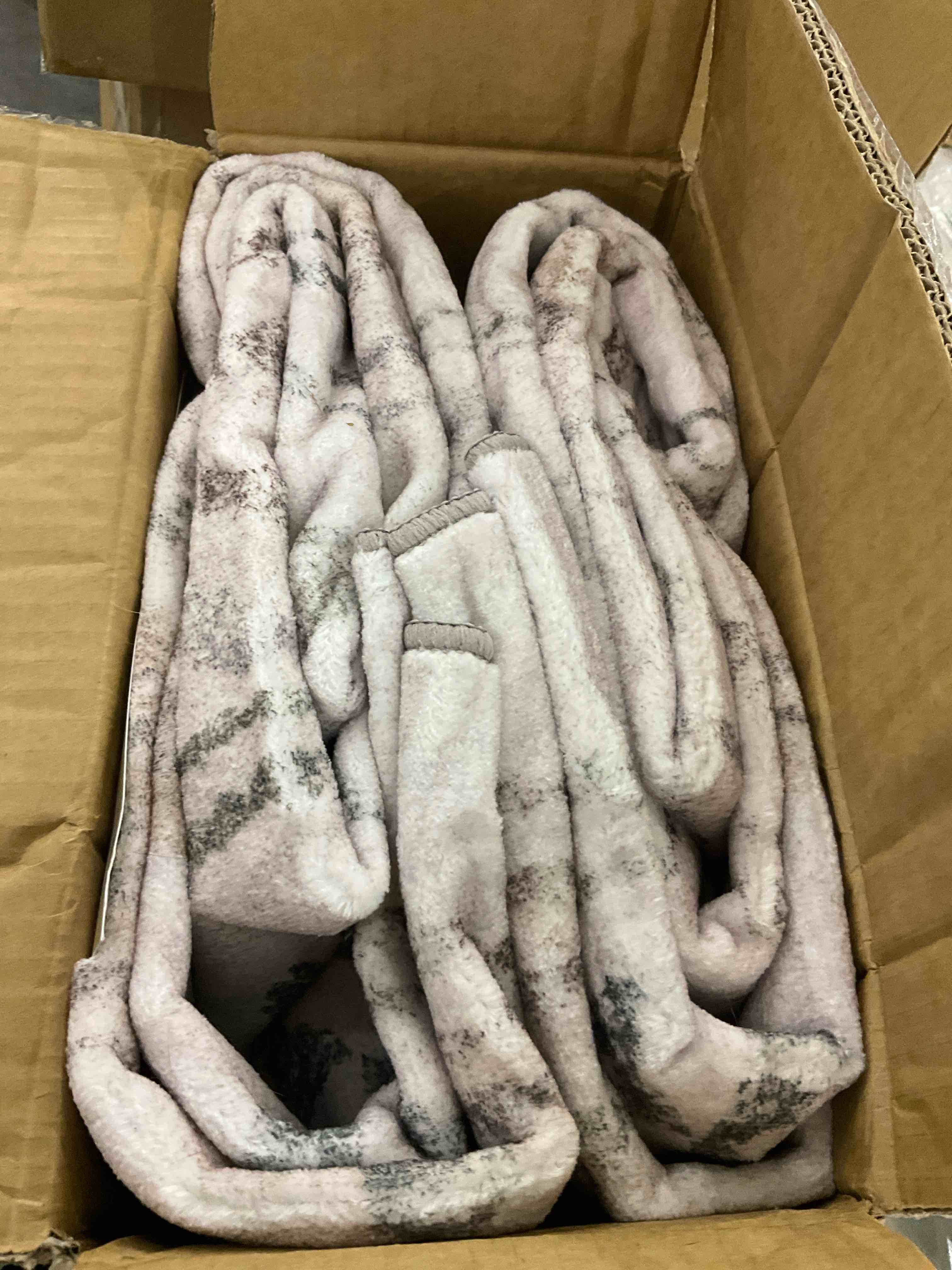https://s3.amazonaws.com/lotting-images-prod/BargainHunt/EXS01105342_1707316296880.jpeg