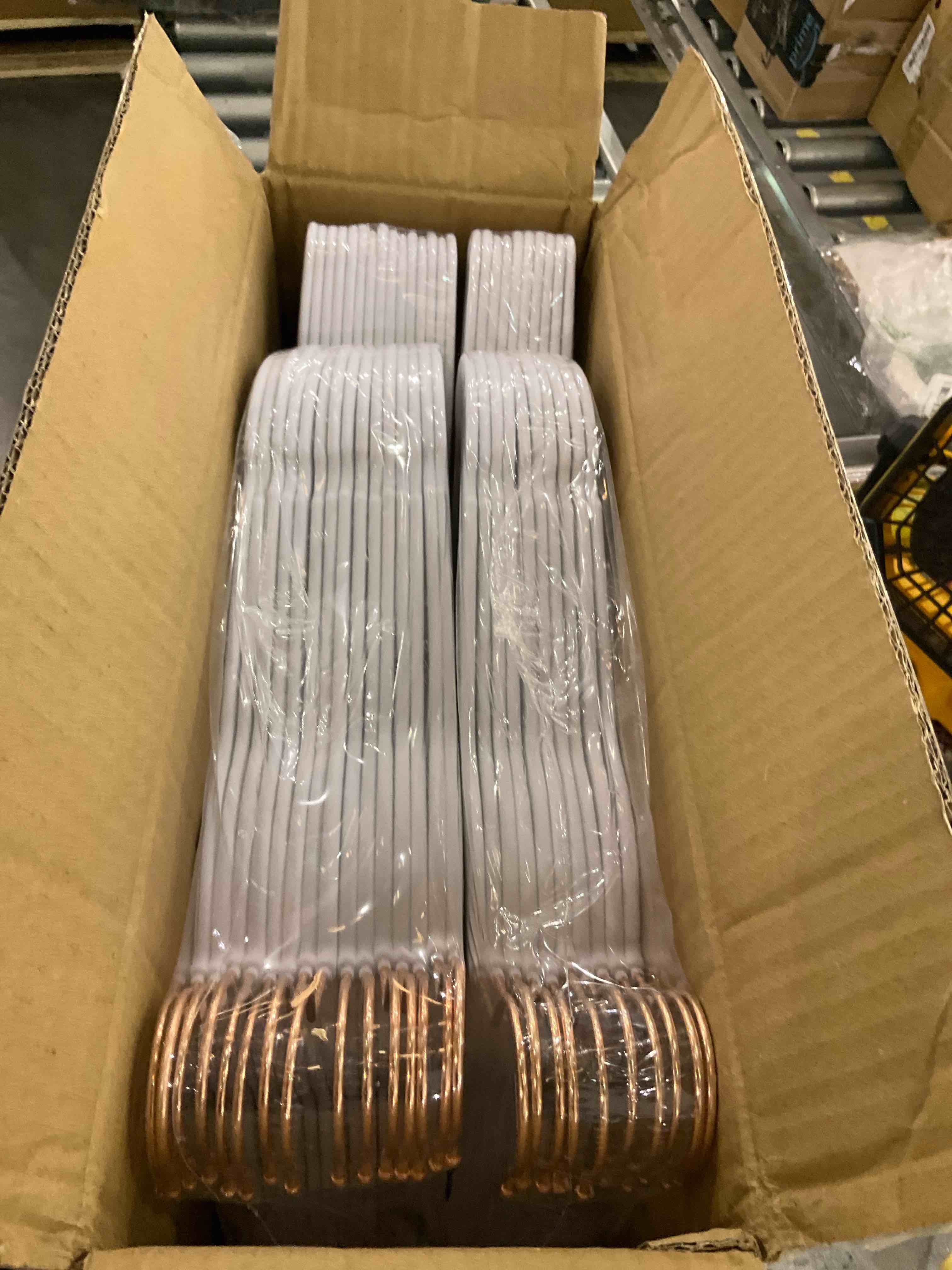 https://s3.amazonaws.com/lotting-images-prod/BargainHunt/EXS01105347_1707317284280.jpeg