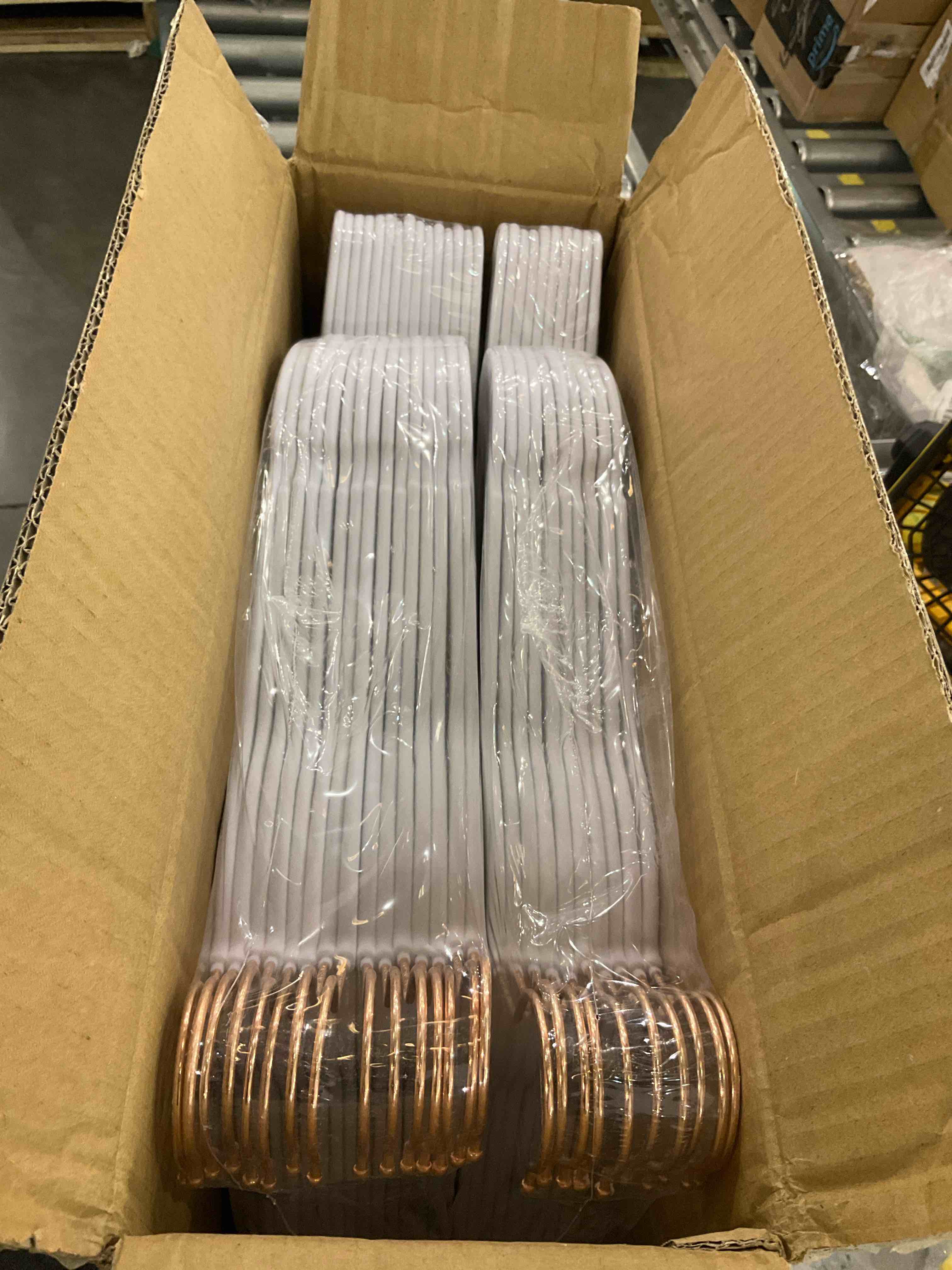 https://s3.amazonaws.com/lotting-images-prod/BargainHunt/EXS01105347_1707317285218.jpeg