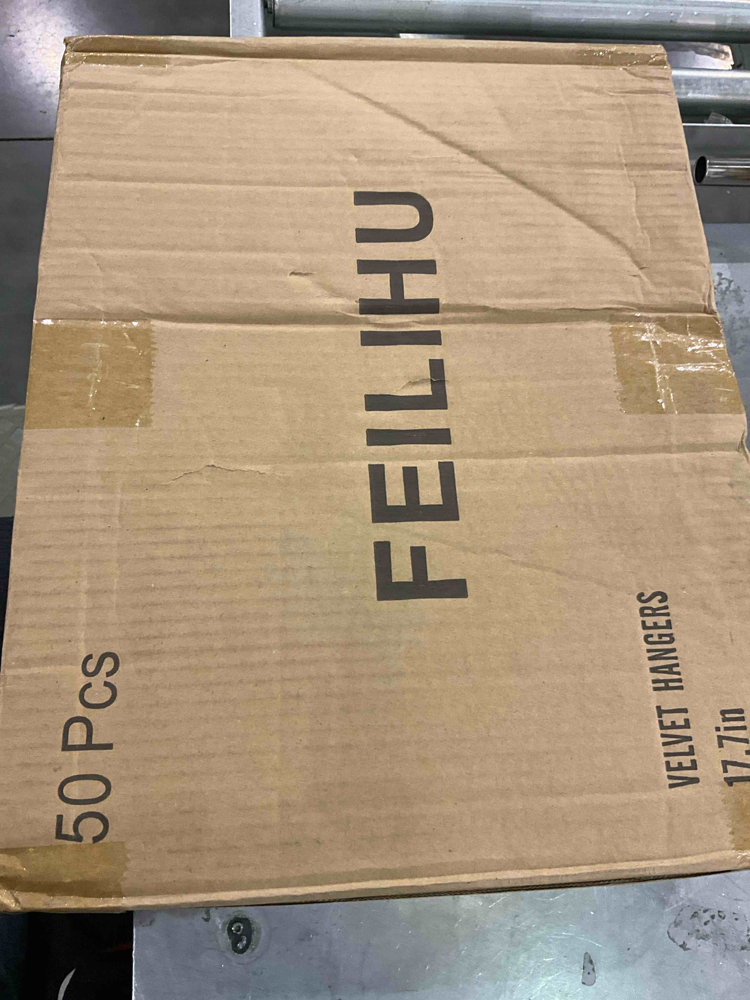 https://s3.amazonaws.com/lotting-images-prod/BargainHunt/EXS01105347_1707317304396.jpeg