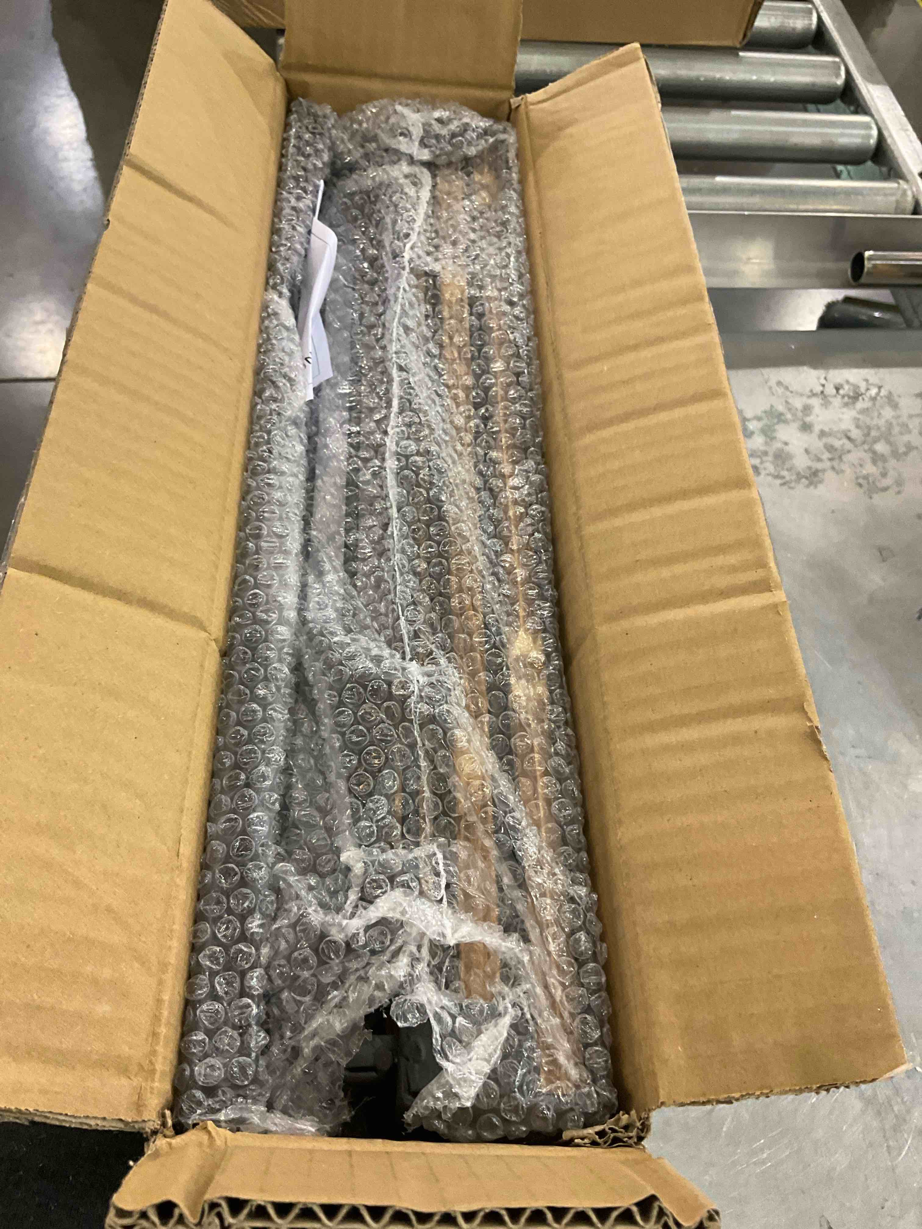 https://s3.amazonaws.com/lotting-images-prod/BargainHunt/EXS01105383_1707323816394.jpeg