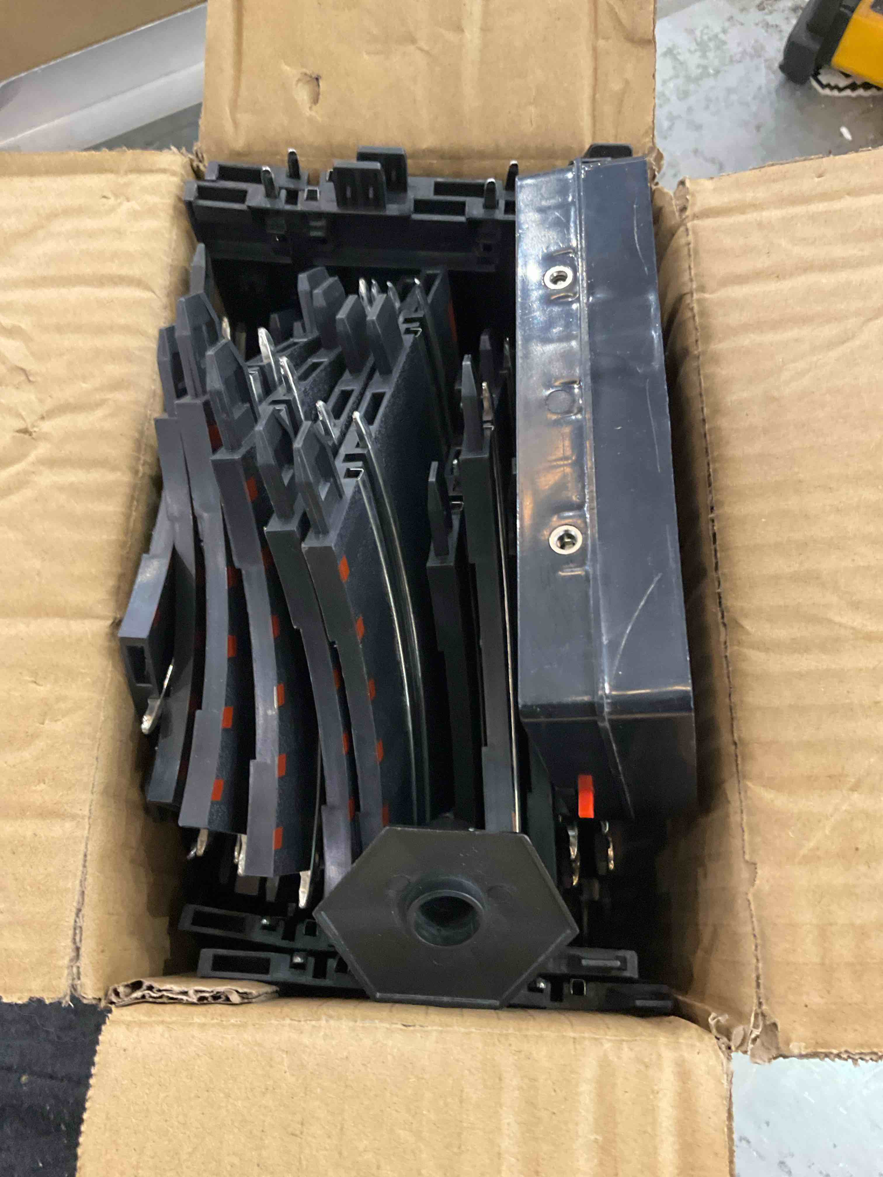 https://s3.amazonaws.com/lotting-images-prod/BargainHunt/EXS01105401_1707328902245.jpeg