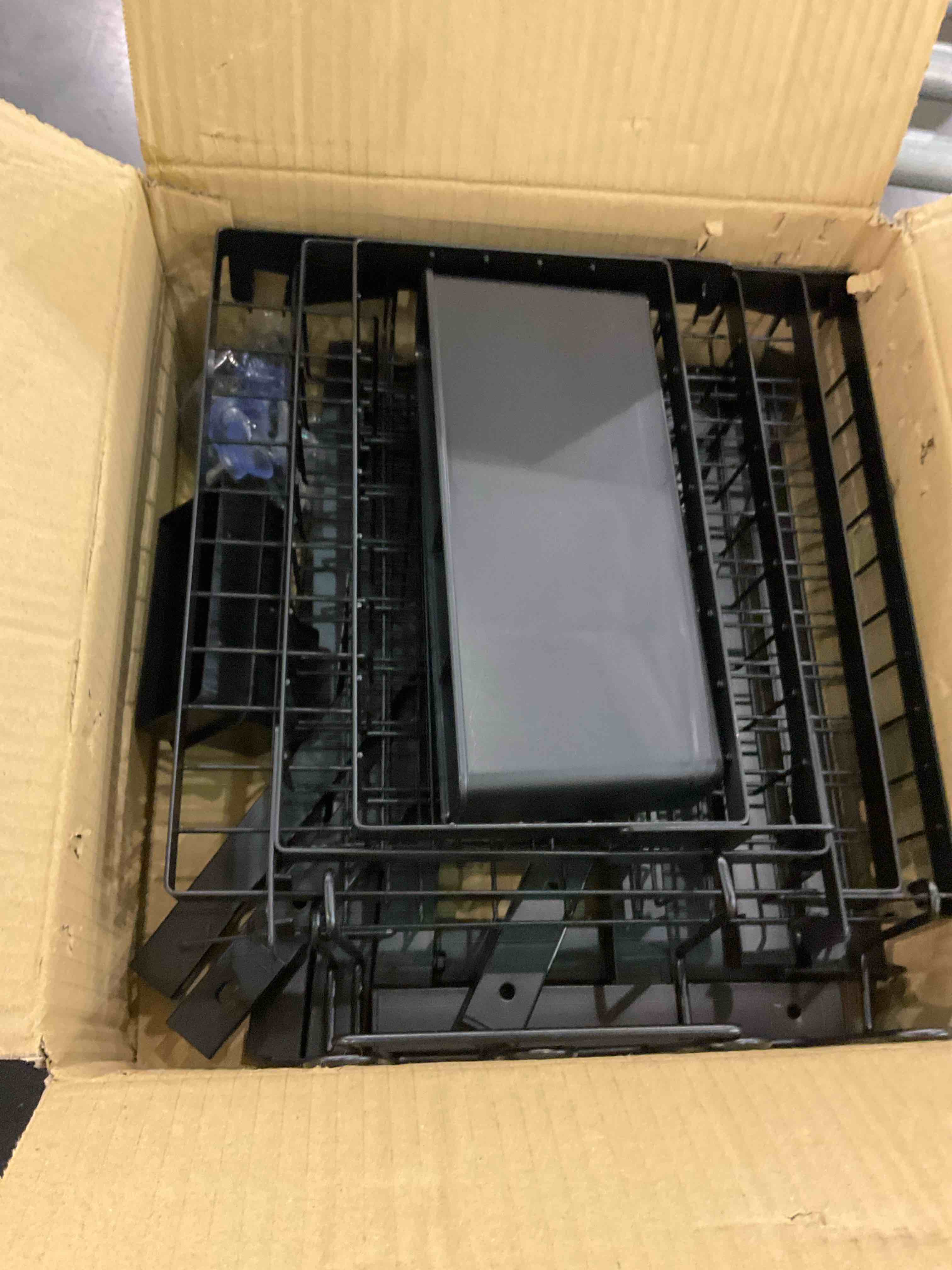 https://s3.amazonaws.com/lotting-images-prod/BargainHunt/EXS01105459_1707396195338.jpeg