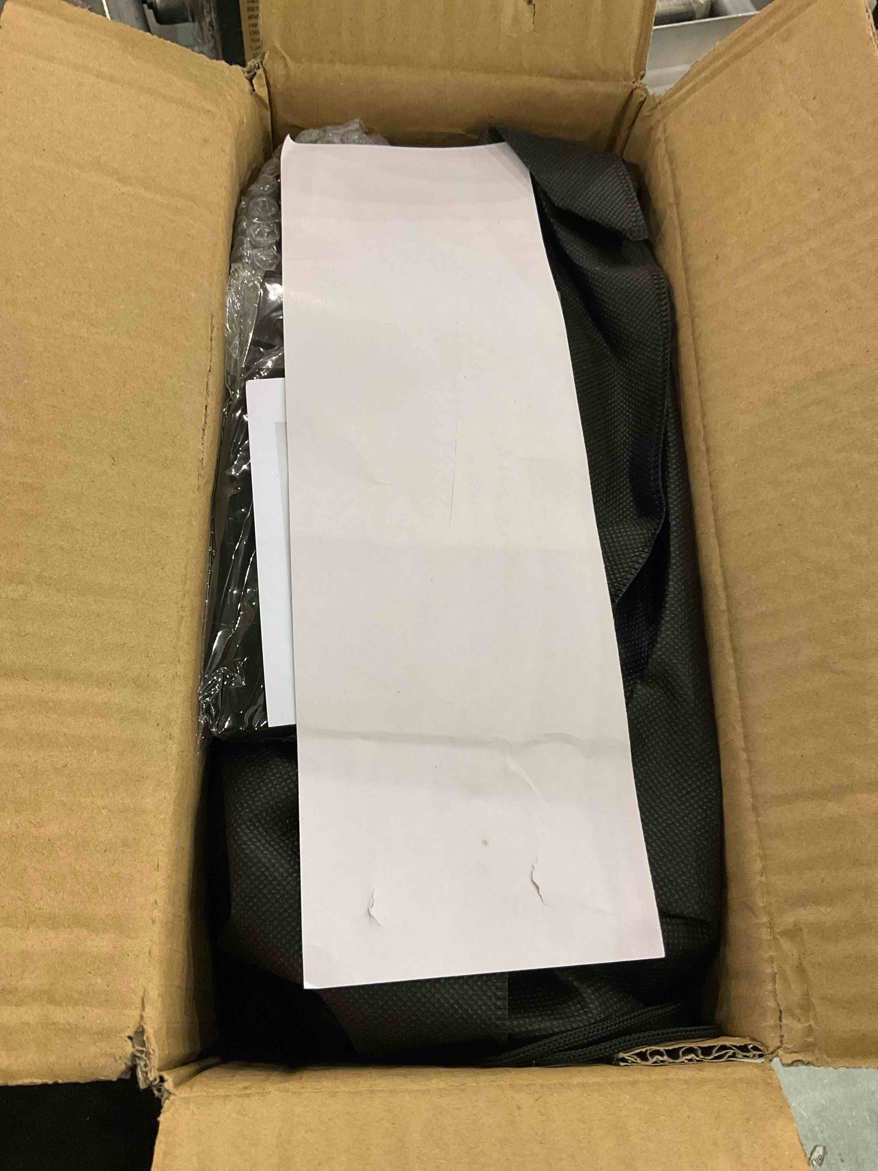 https://s3.amazonaws.com/lotting-images-prod/BargainHunt/EXS01105471_1707397244323.jpeg