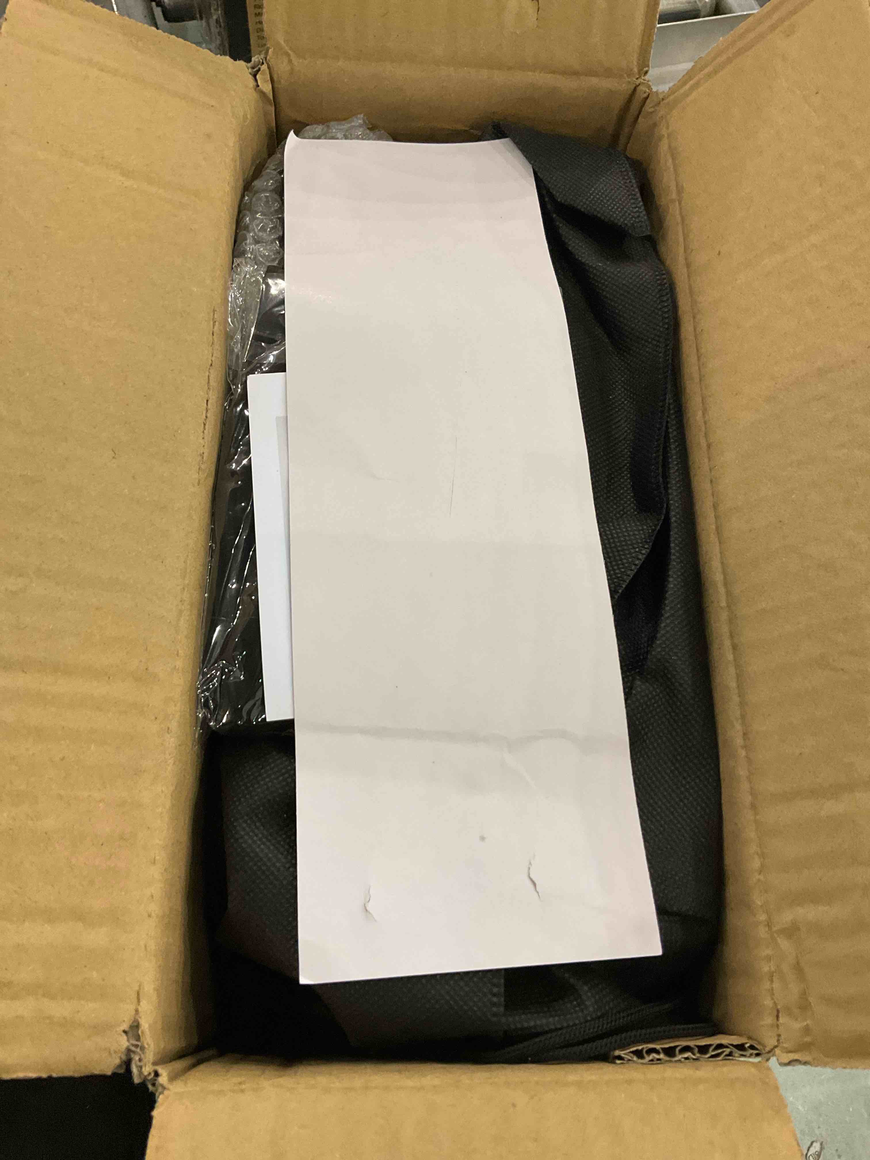 https://s3.amazonaws.com/lotting-images-prod/BargainHunt/EXS01105471_1707397245319.jpeg