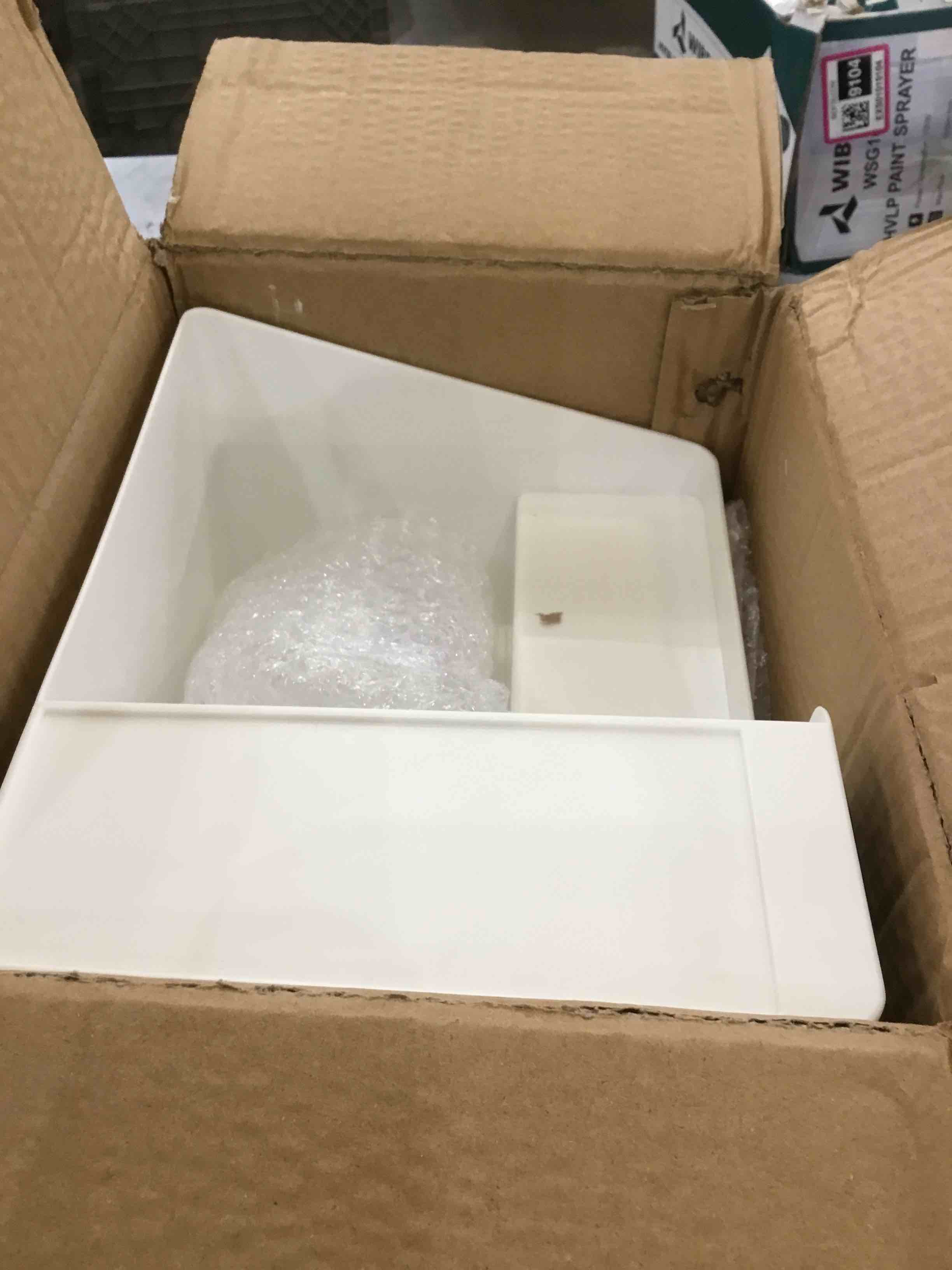 https://s3.amazonaws.com/lotting-images-prod/BargainHunt/EXS01105983_1707328159427.jpeg
