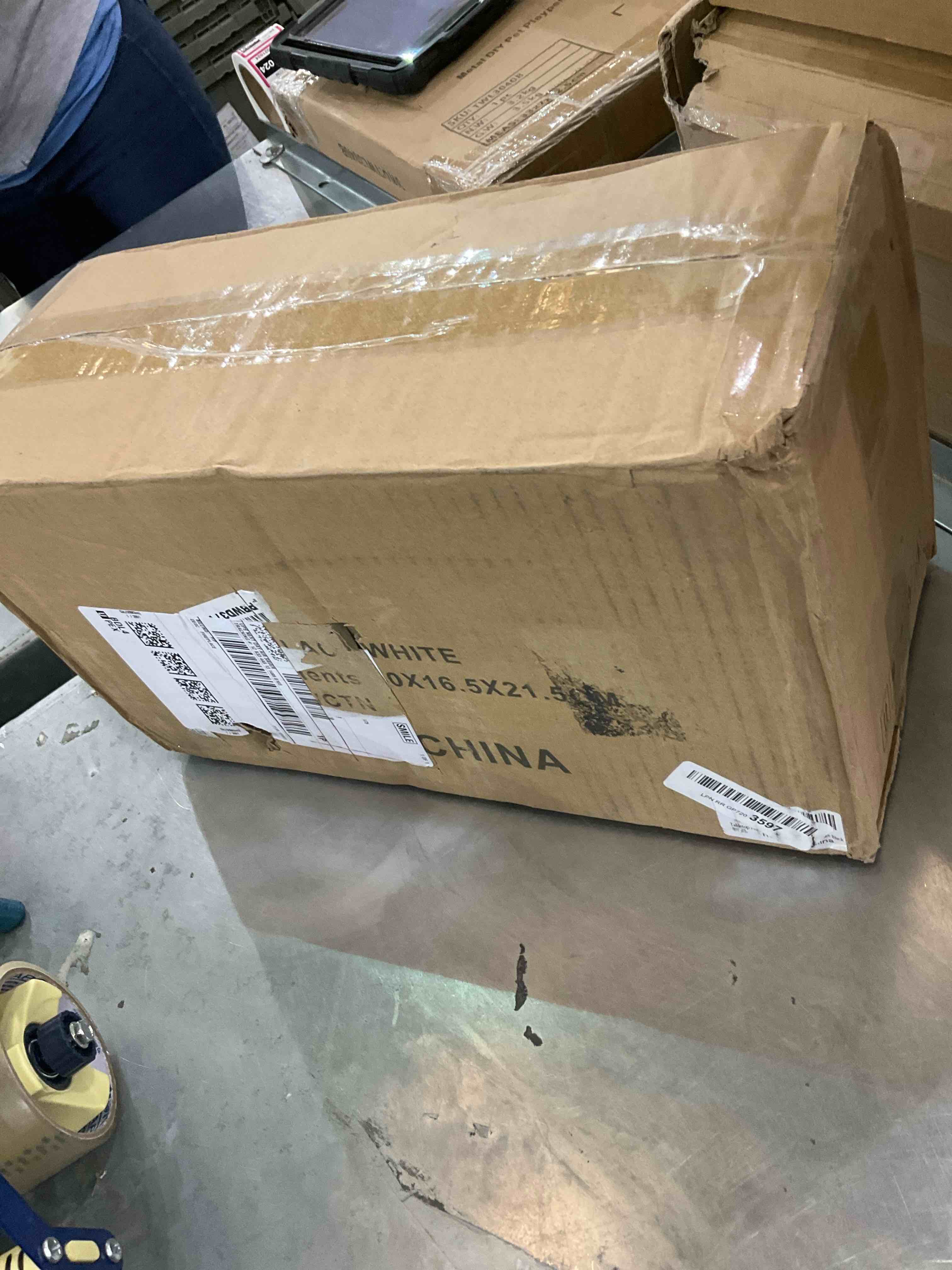 https://s3.amazonaws.com/lotting-images-prod/BargainHunt/EXS01106007_1706804411438.jpeg