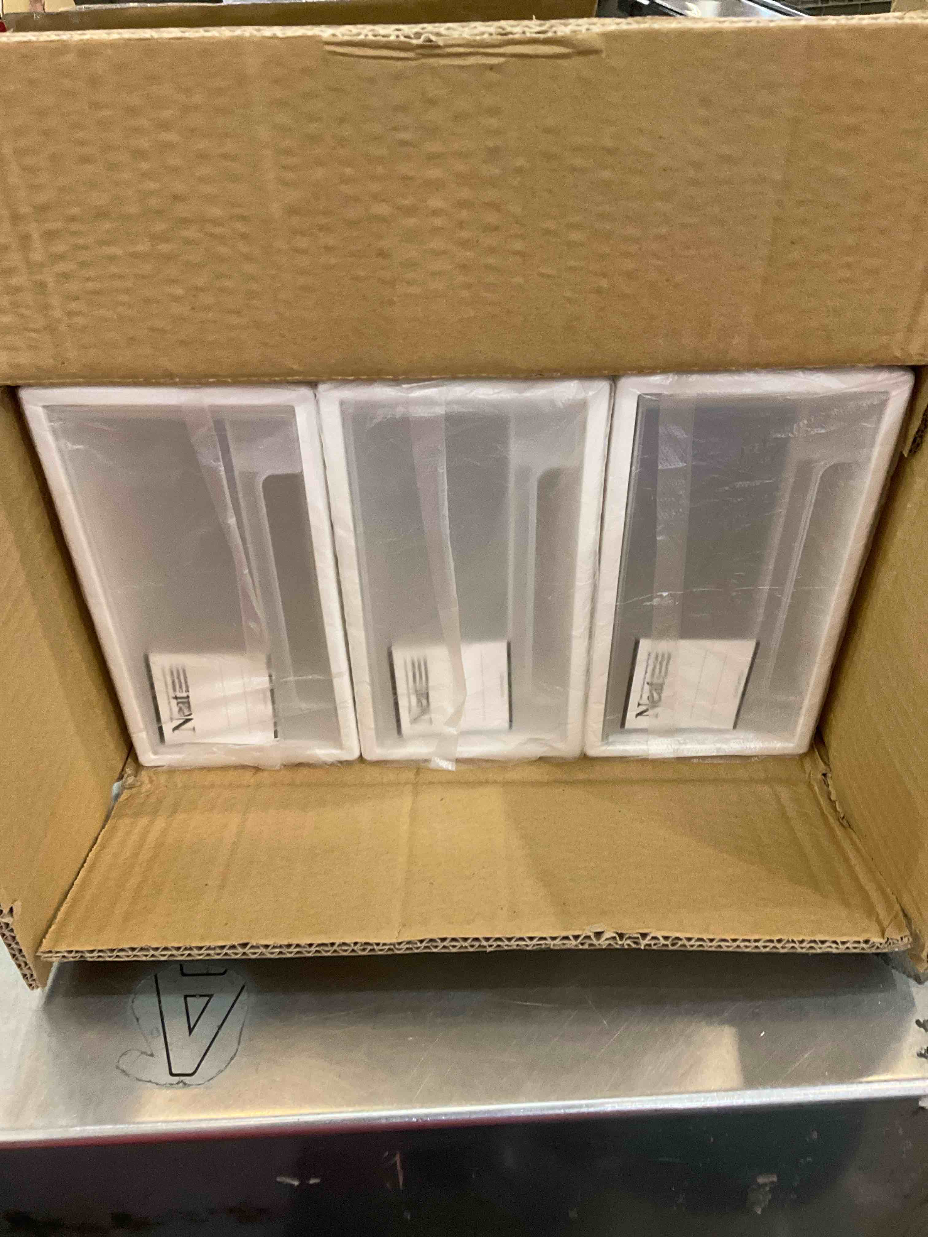 https://s3.amazonaws.com/lotting-images-prod/BargainHunt/EXS01106342_1707235703028.jpeg