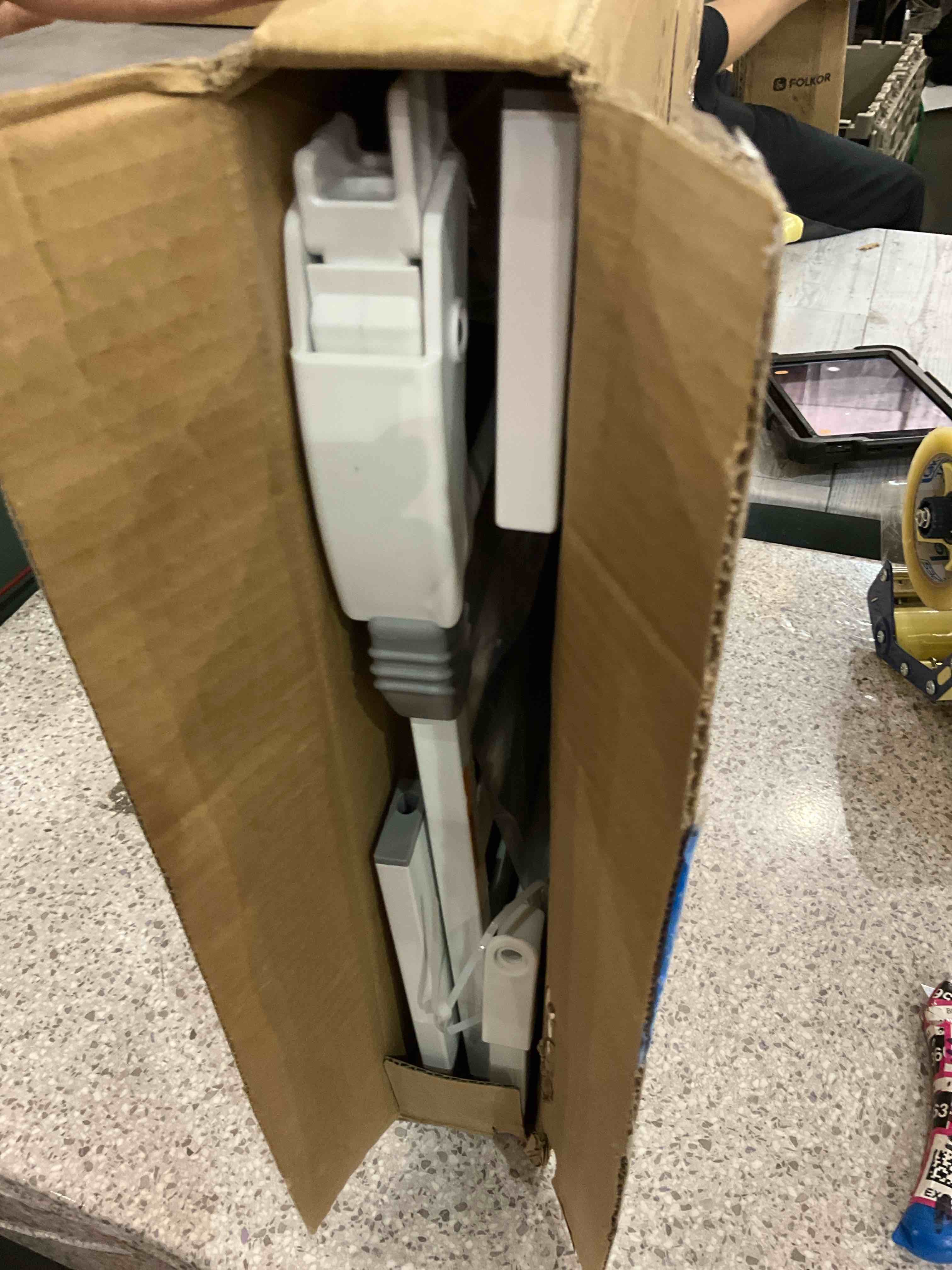 https://s3.amazonaws.com/lotting-images-prod/BargainHunt/EXS01106629_1708109205104.jpeg