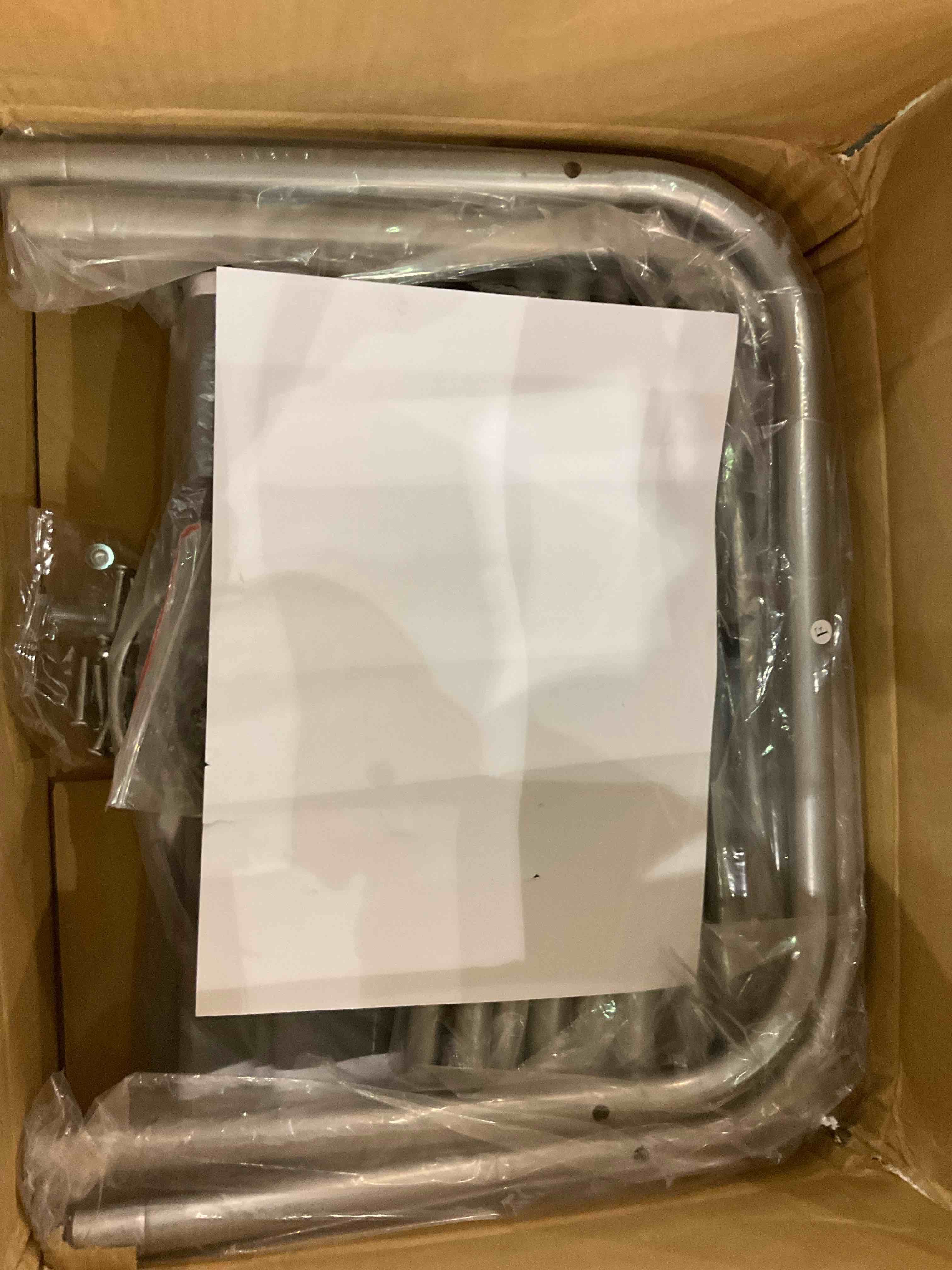 https://s3.amazonaws.com/lotting-images-prod/BargainHunt/EXS01106650_1708344909397.jpeg
