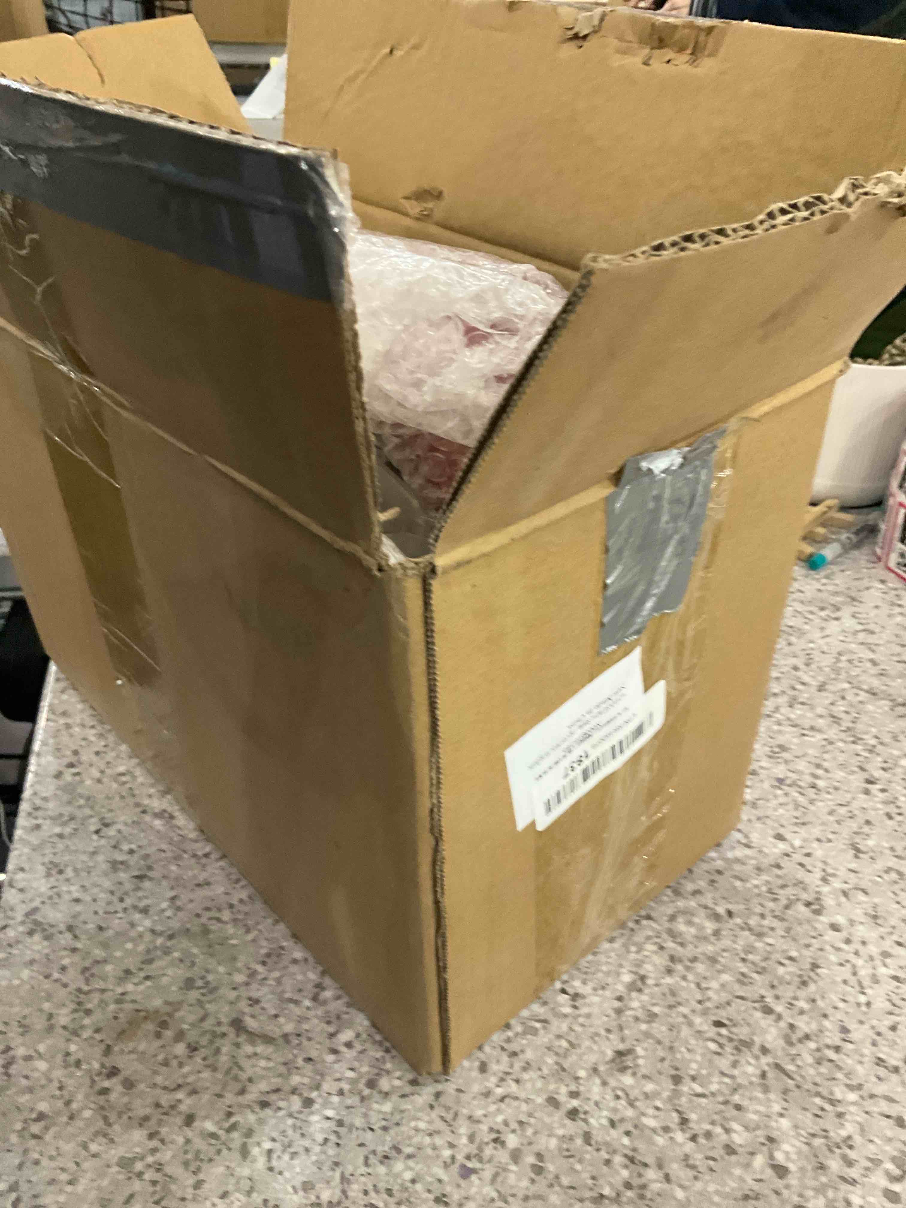 https://s3.amazonaws.com/lotting-images-prod/BargainHunt/EXS01106809_1708442531062.jpeg