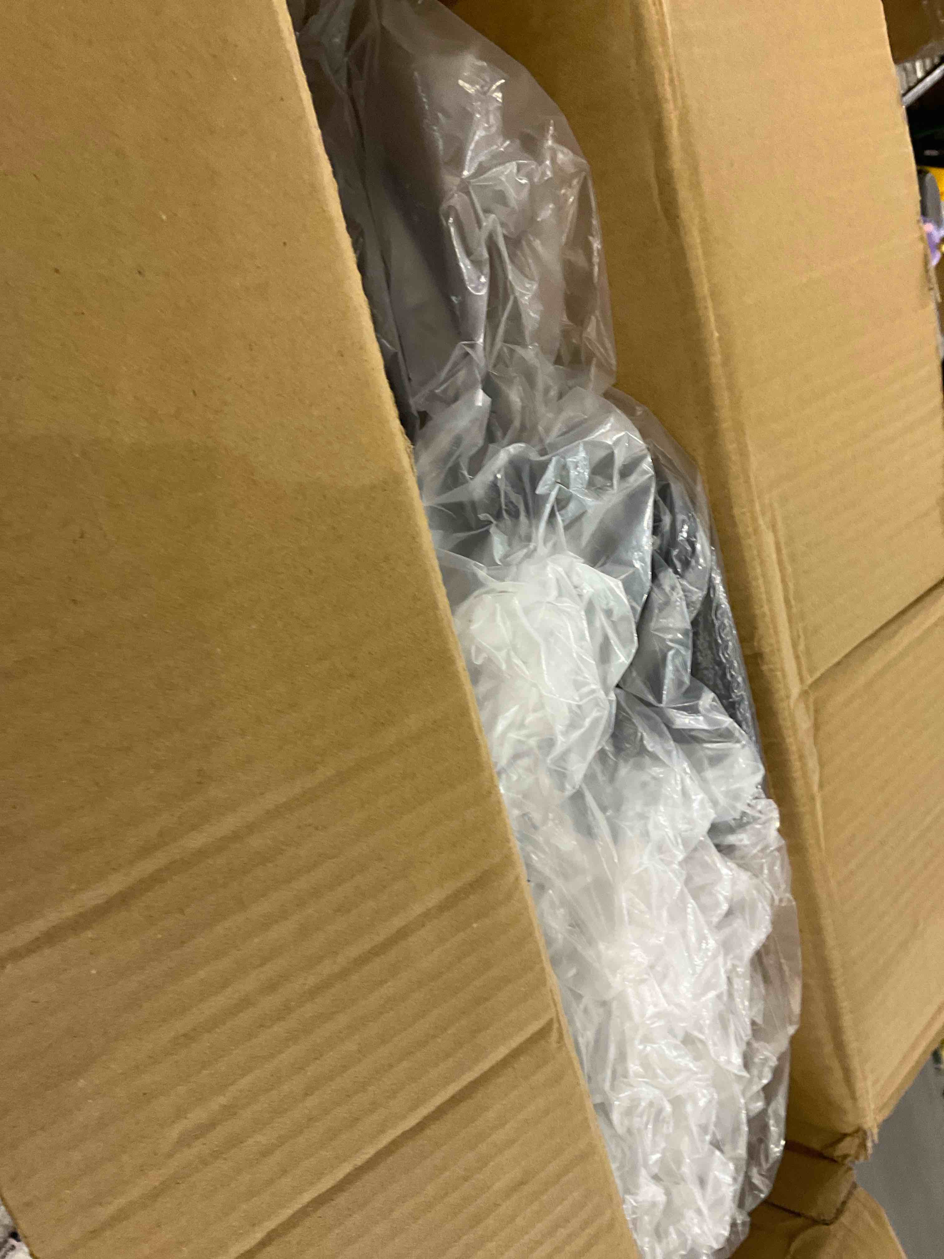 https://s3.amazonaws.com/lotting-images-prod/BargainHunt/EXS01106941_1708533025526.jpeg