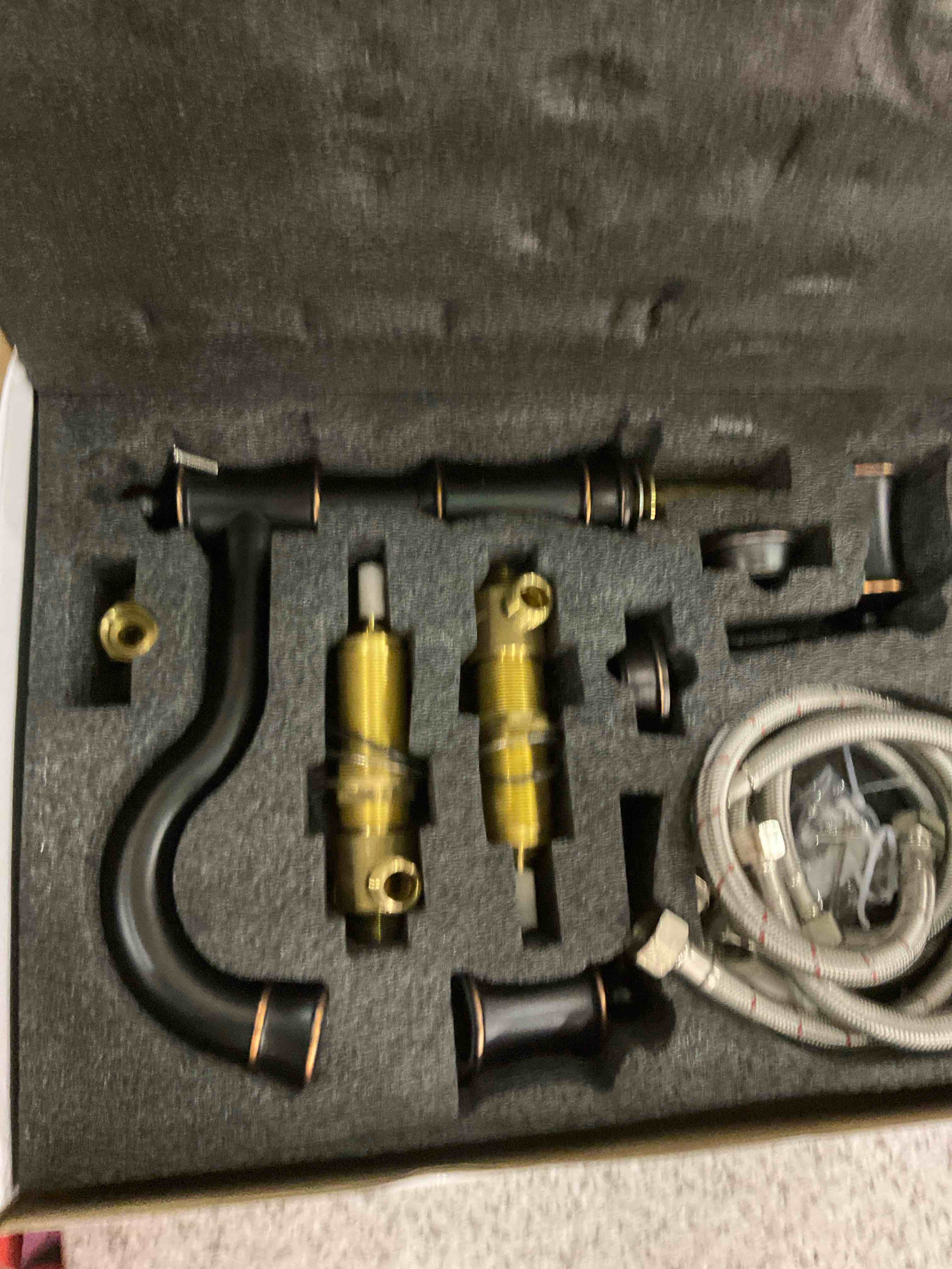 https://s3.amazonaws.com/lotting-images-prod/BargainHunt/EXS01106993_1708608621474.jpeg