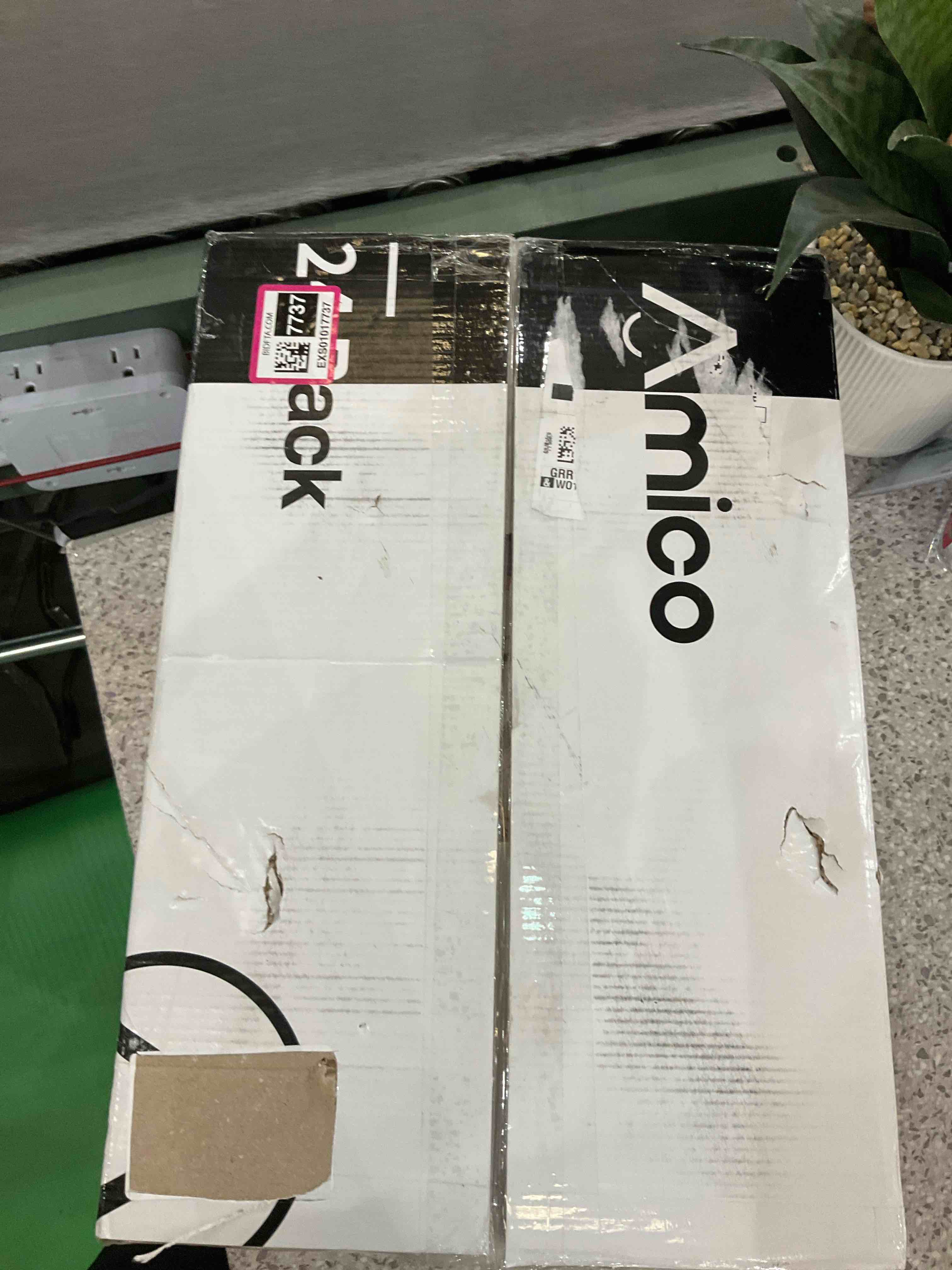 https://s3.amazonaws.com/lotting-images-prod/BargainHunt/EXS01107459_1707854942818.jpeg