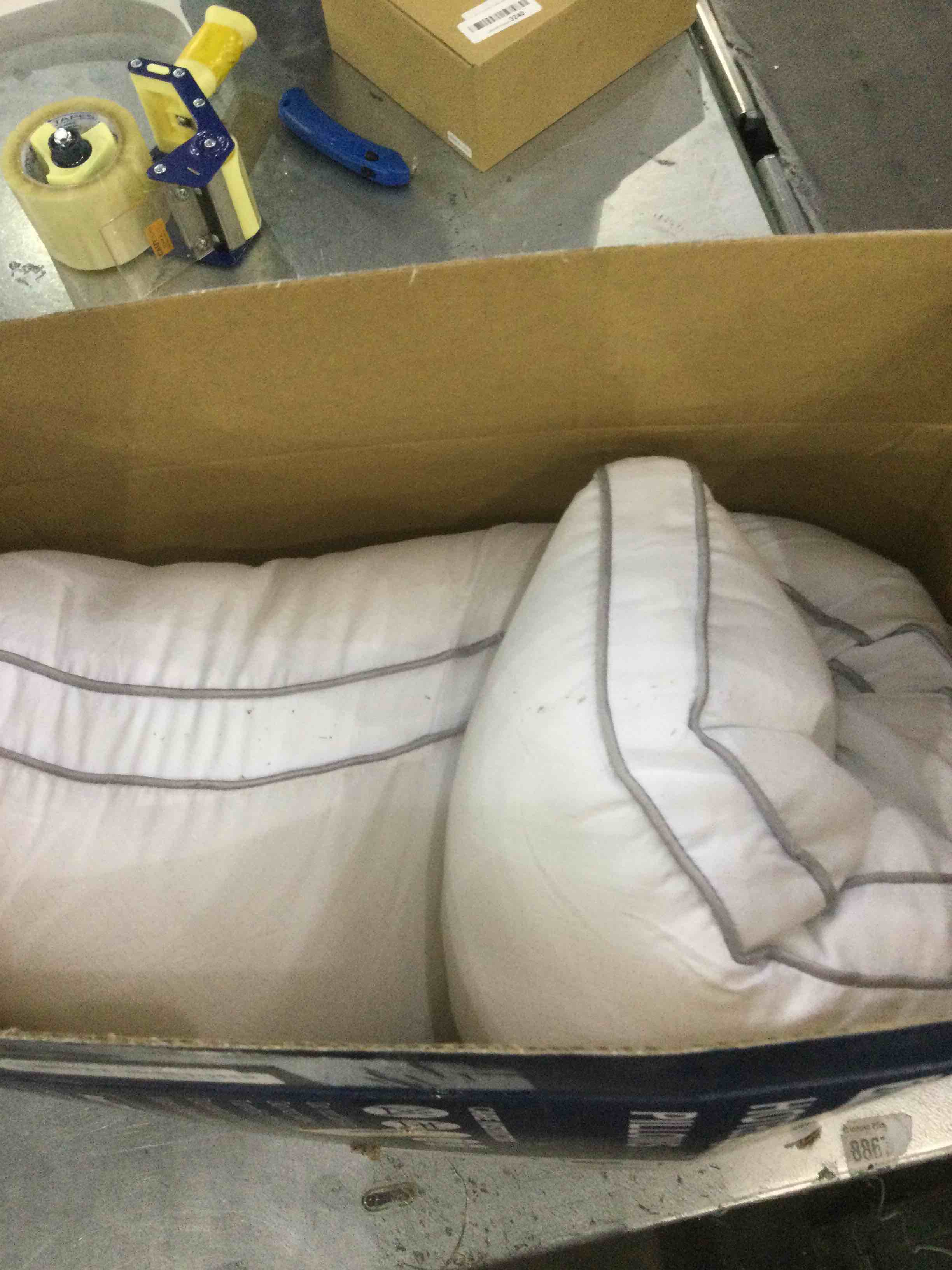 https://s3.amazonaws.com/lotting-images-prod/BargainHunt/EXS01109176_1706705054386.jpeg
