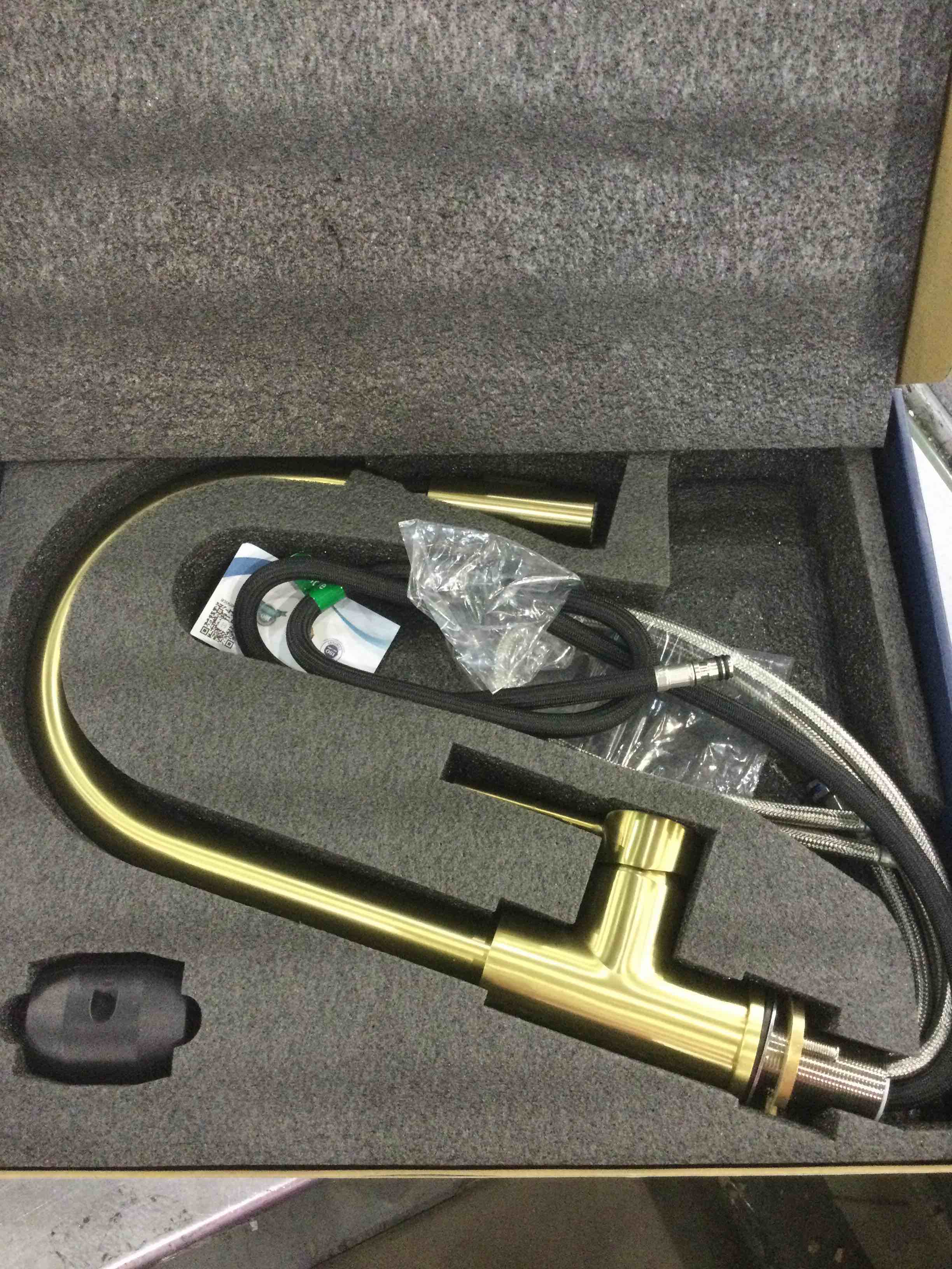 https://s3.amazonaws.com/lotting-images-prod/BargainHunt/EXS01109187_1706706502138.jpeg