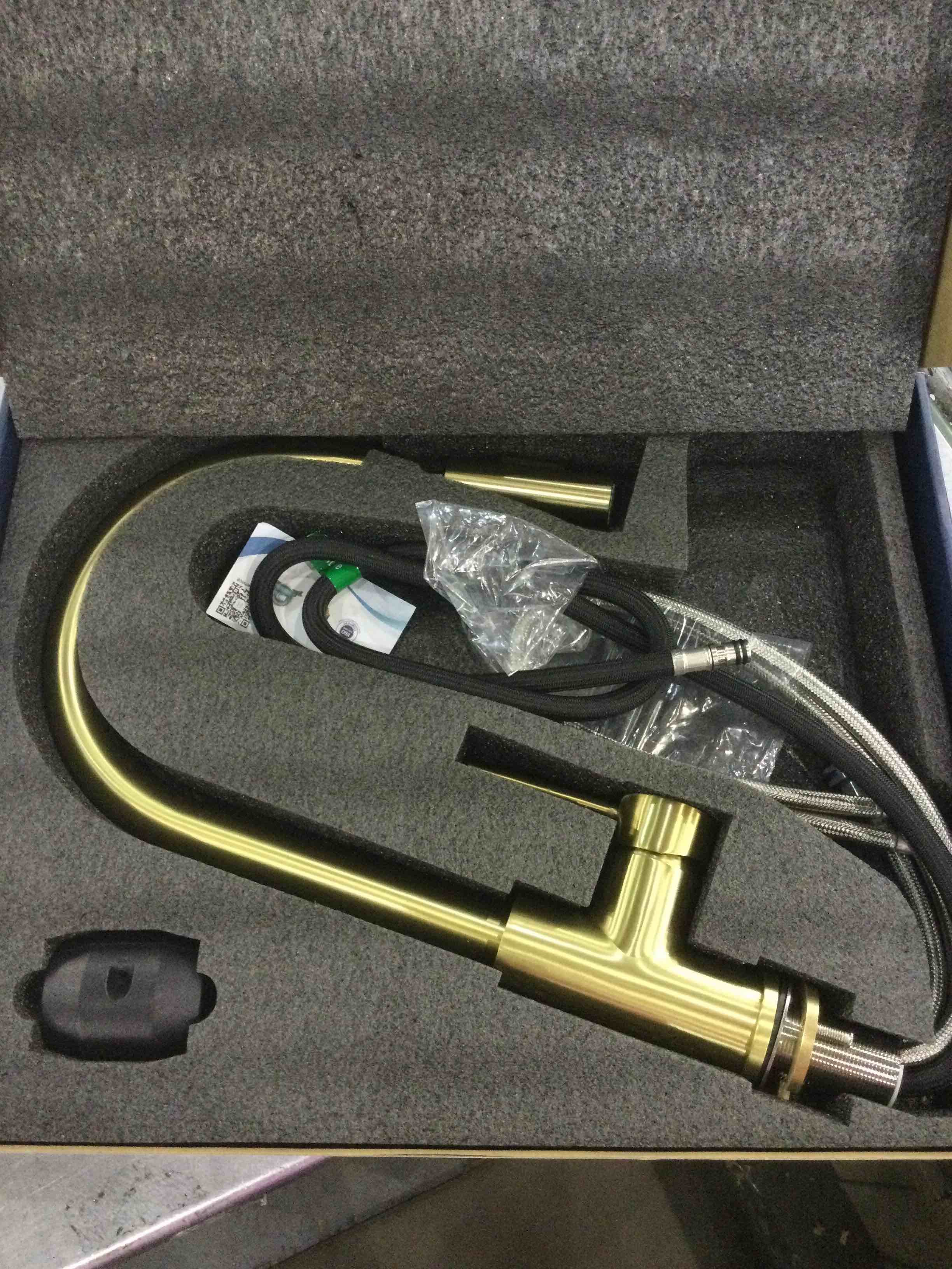 https://s3.amazonaws.com/lotting-images-prod/BargainHunt/EXS01109187_1706706503659.jpeg