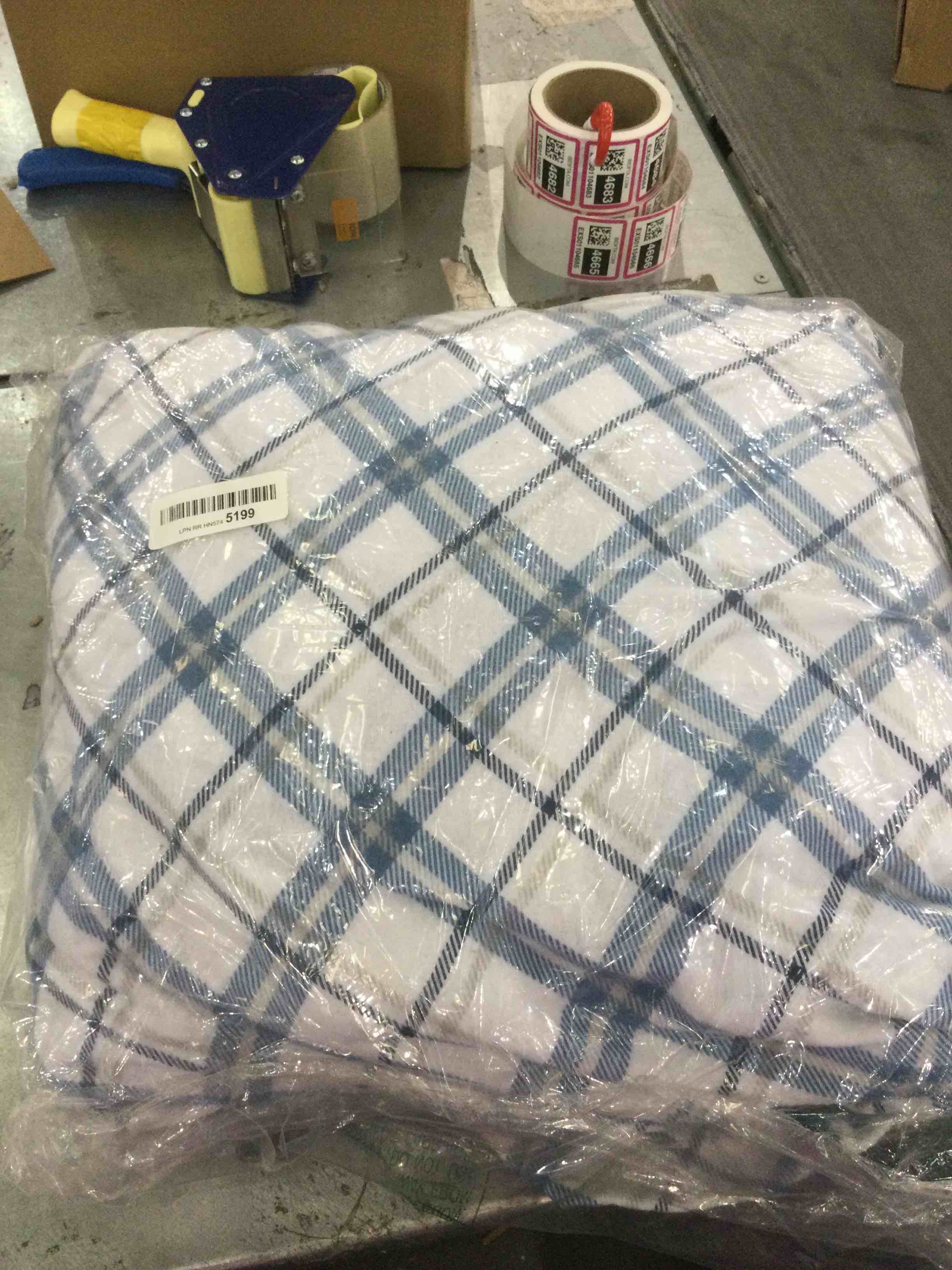 https://s3.amazonaws.com/lotting-images-prod/BargainHunt/EXS01109335_1706731882888.jpeg