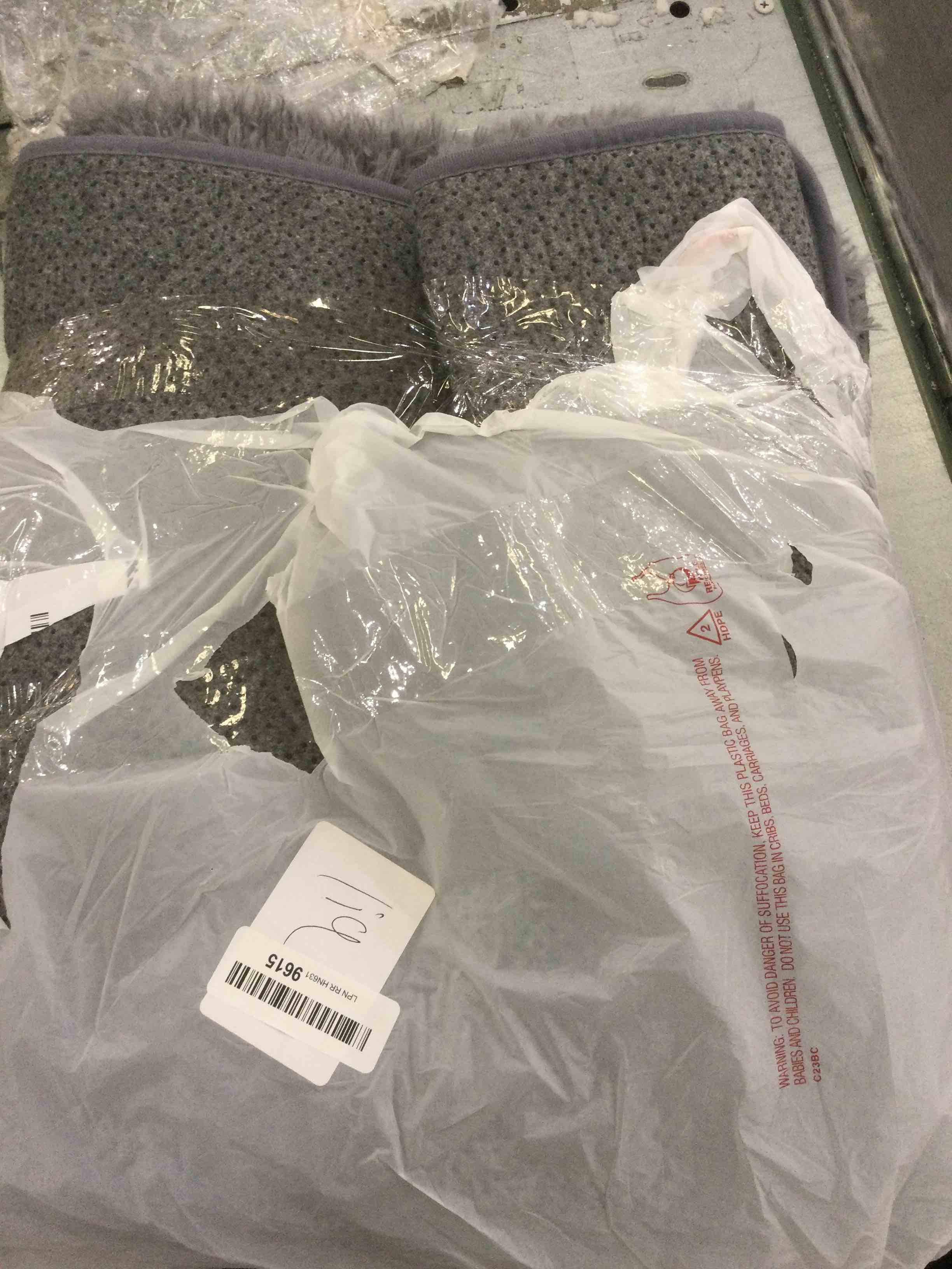 https://s3.amazonaws.com/lotting-images-prod/BargainHunt/EXS01109486_1706806096327.jpeg