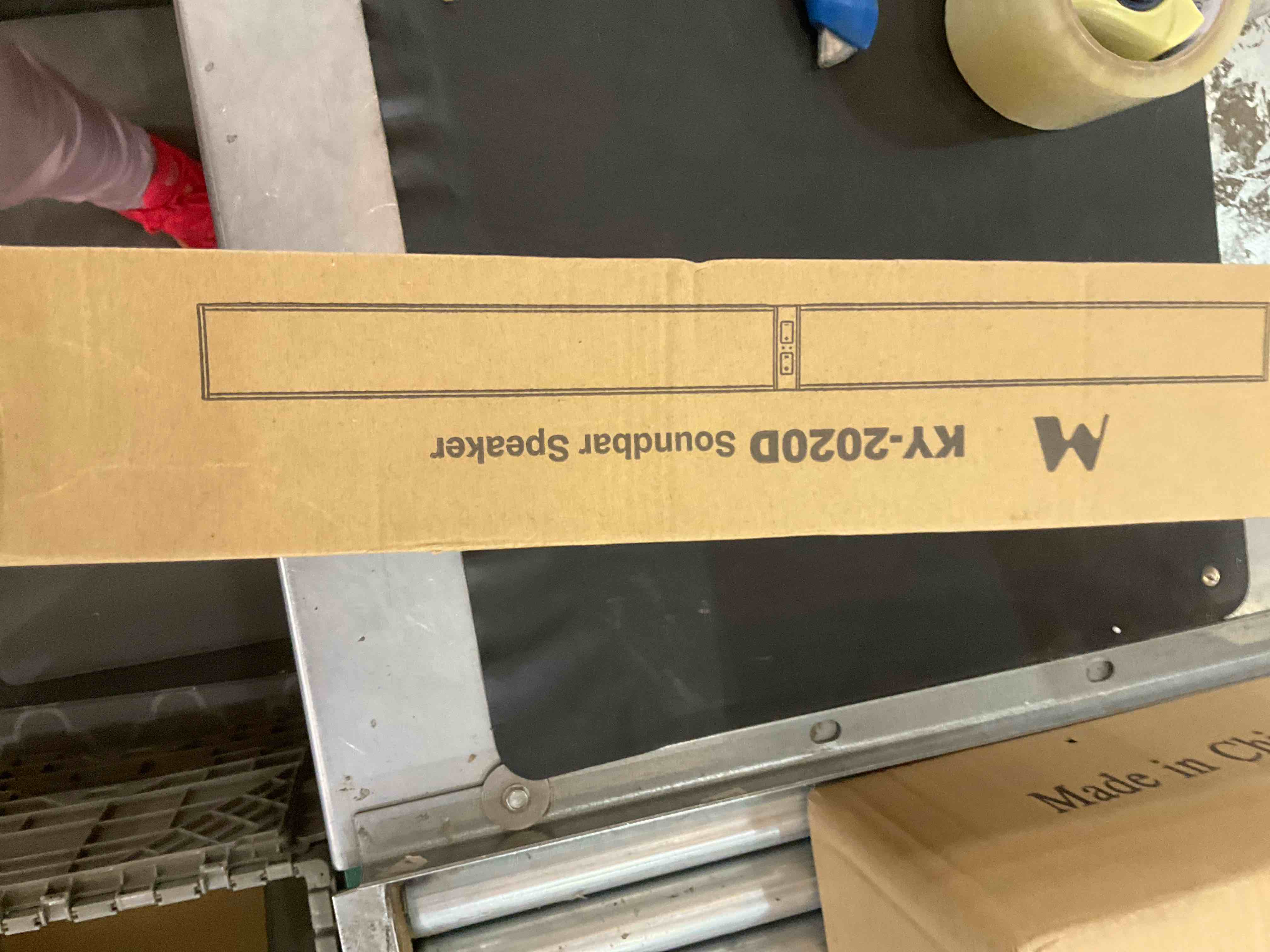https://s3.amazonaws.com/lotting-images-prod/BargainHunt/EXS01109583_1709562806979.jpeg