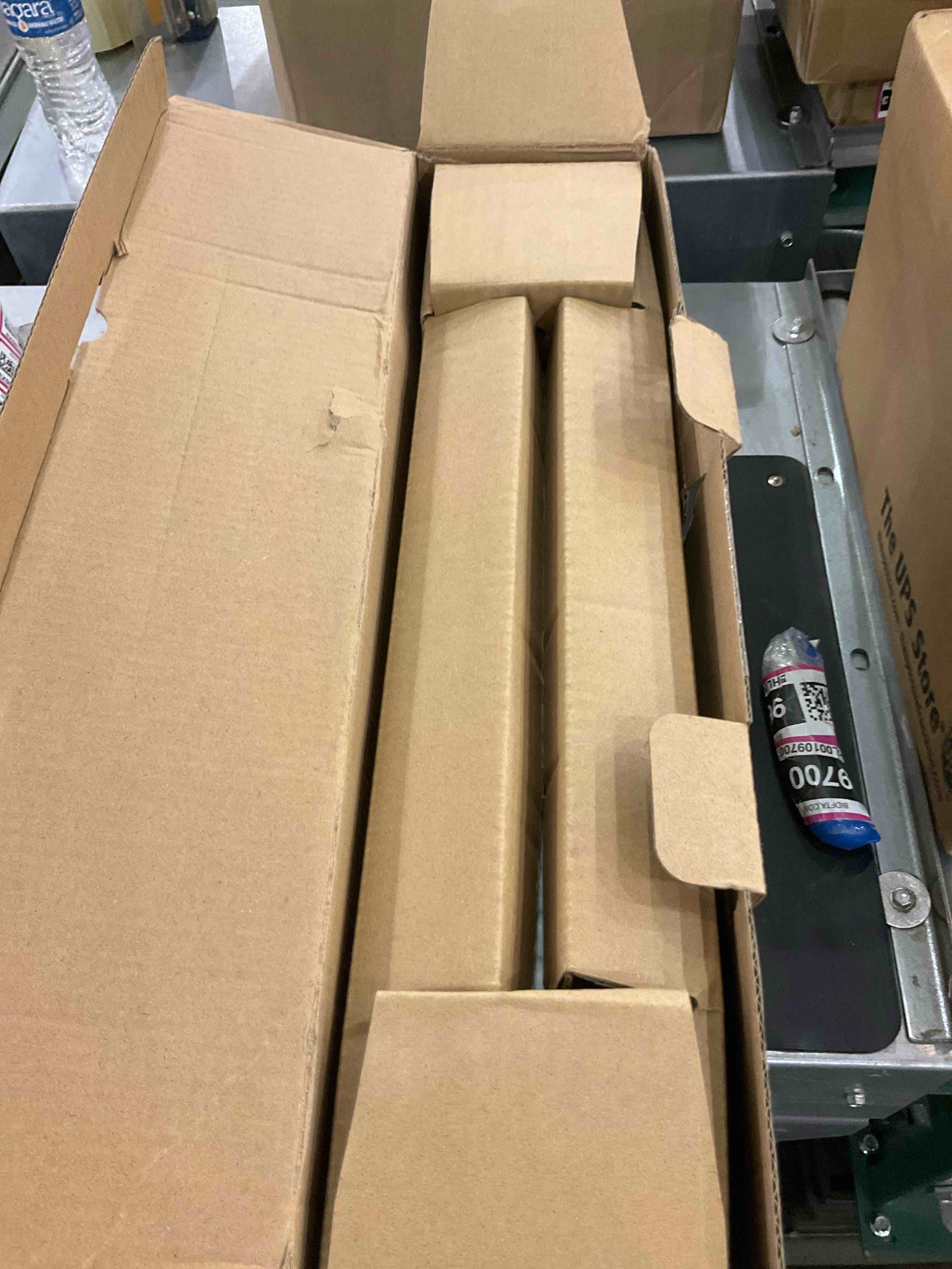 https://s3.amazonaws.com/lotting-images-prod/BargainHunt/EXS01109780_1710337818326.jpeg